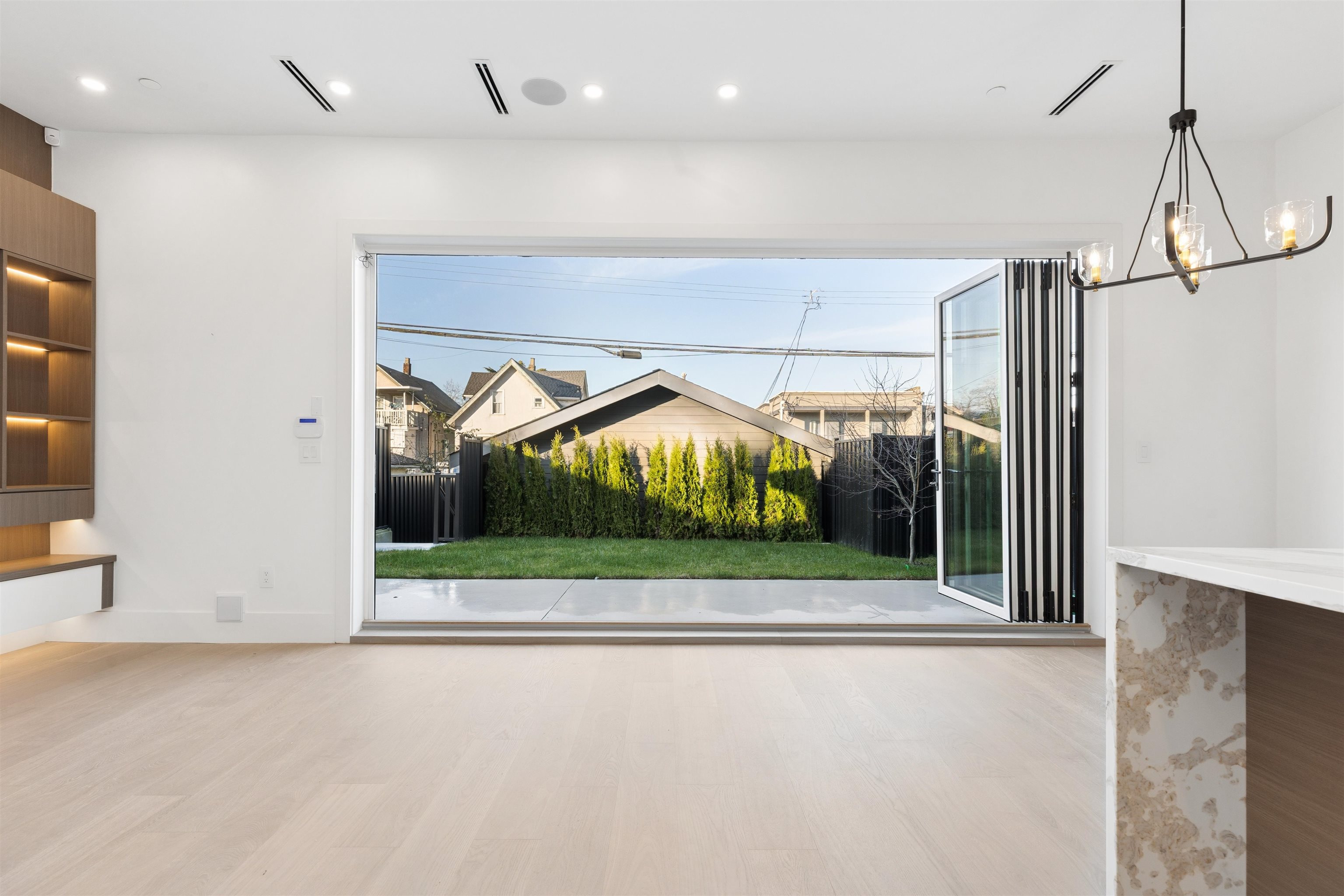 2 847 10 AVENUE, R3098553, BC,