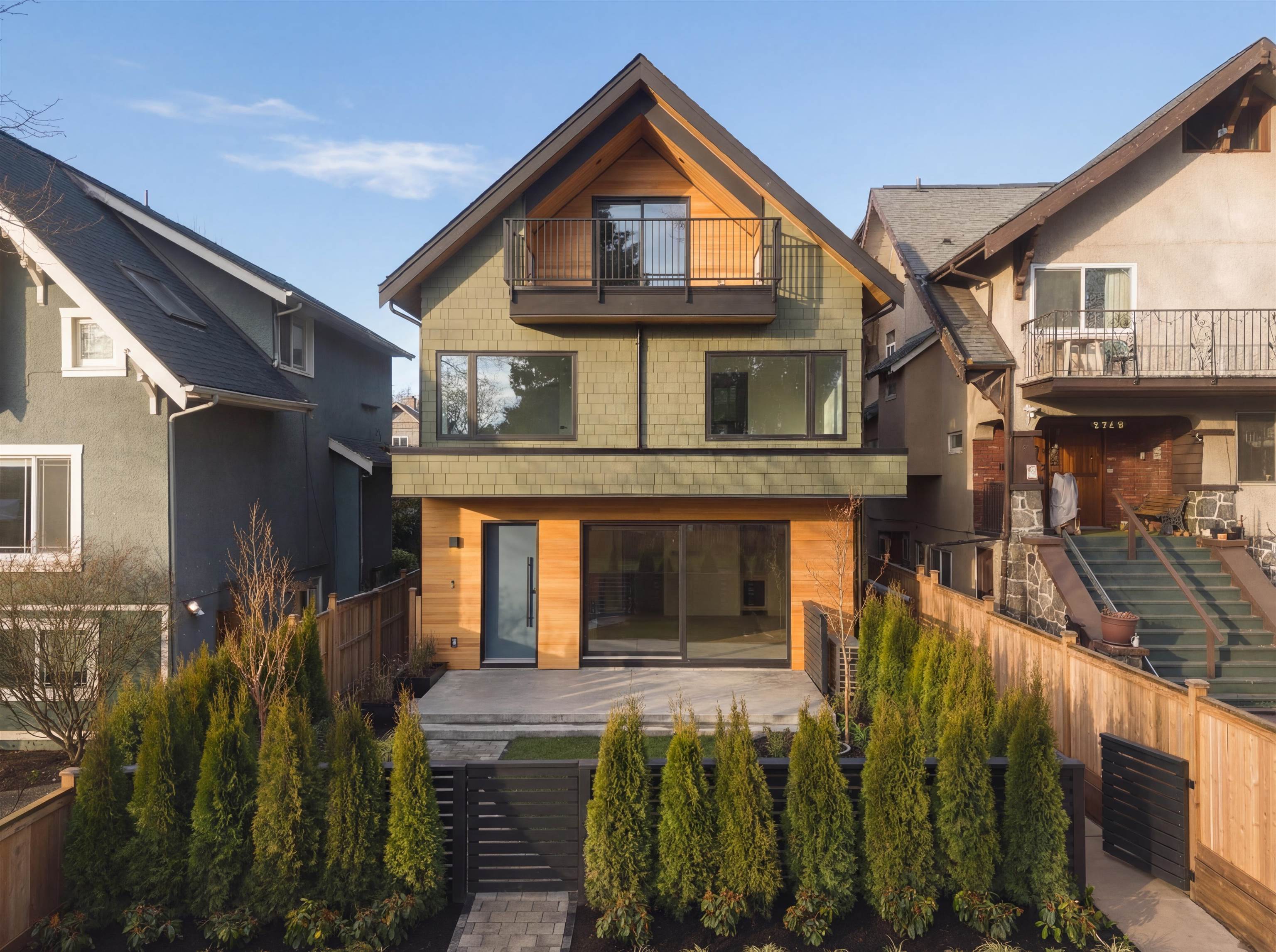 1 2755 11TH AVENUE, R3098571, BC,