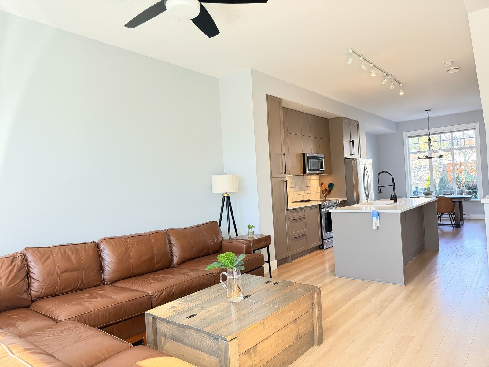 43 3552 VICTORIA DRIVE, R3098577, BC,