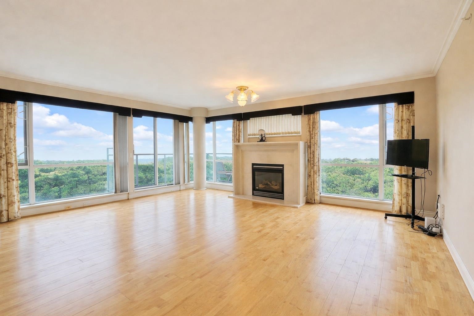 412 618 45TH AVENUE, R3098822, BC,