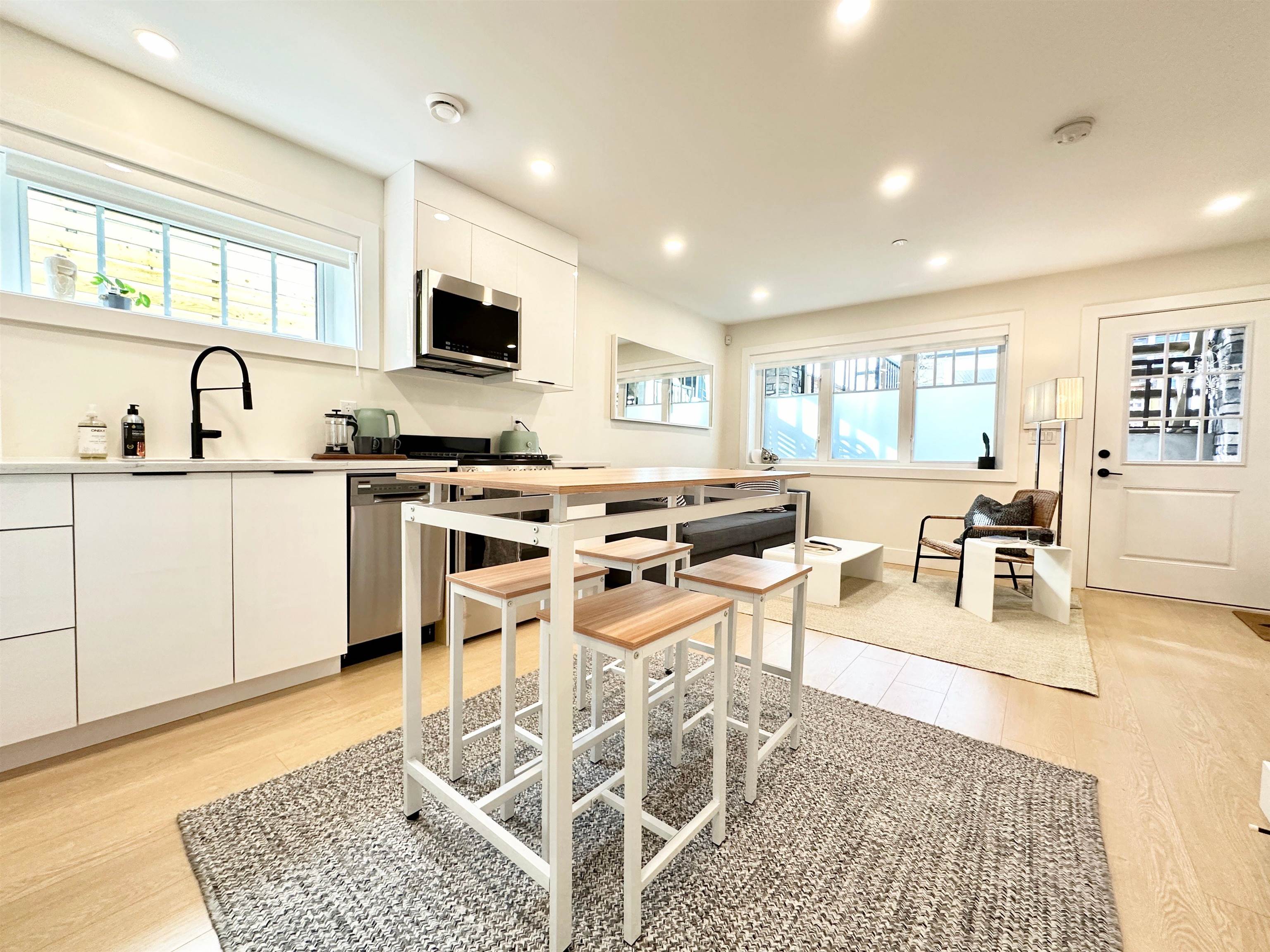 1672 E 15TH AVENUE, Vancouver BC V5N 2G1, R3098851, BC,