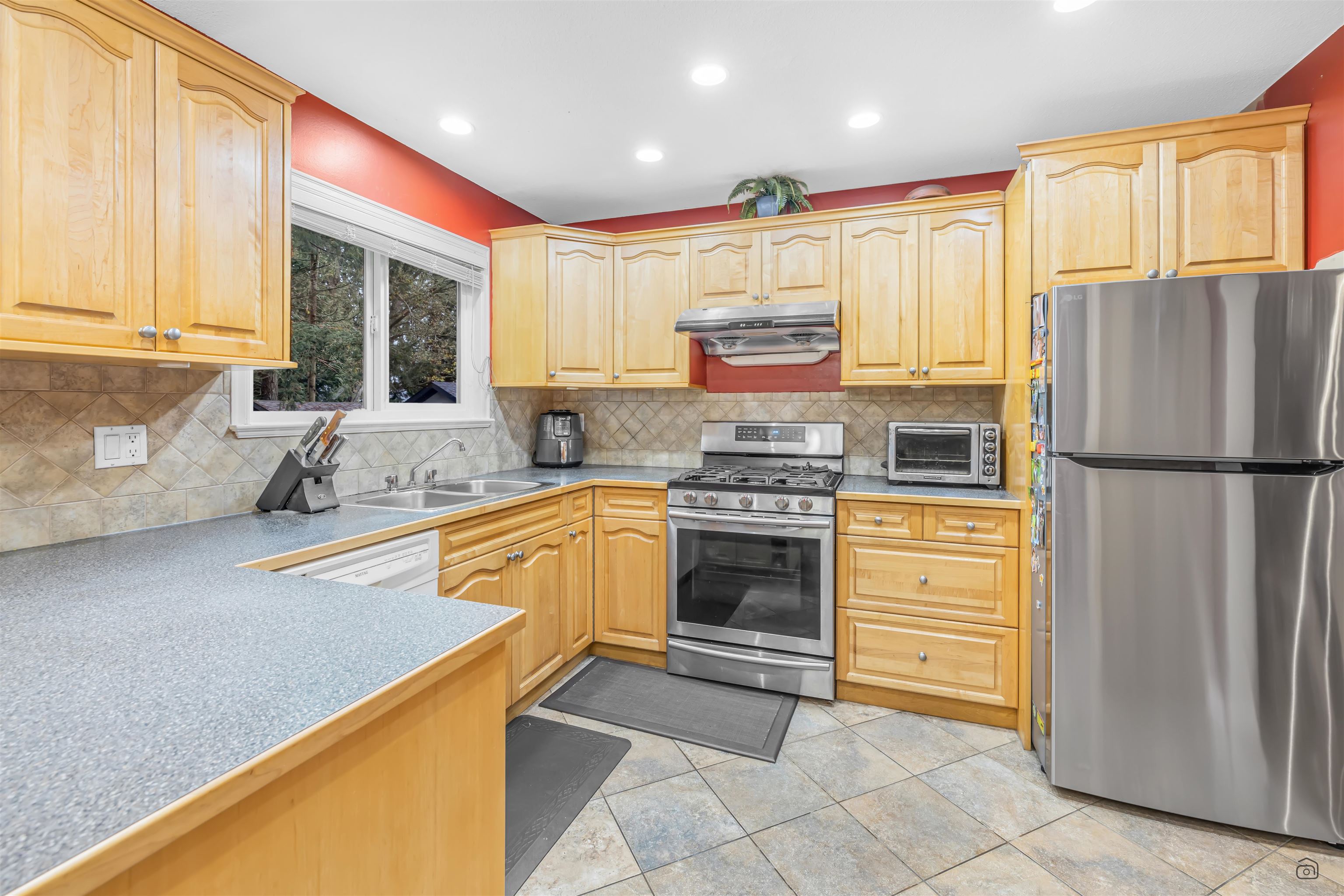 13277 64A AVENUE, Surrey BC V3W 7H9, R3098949, BC,