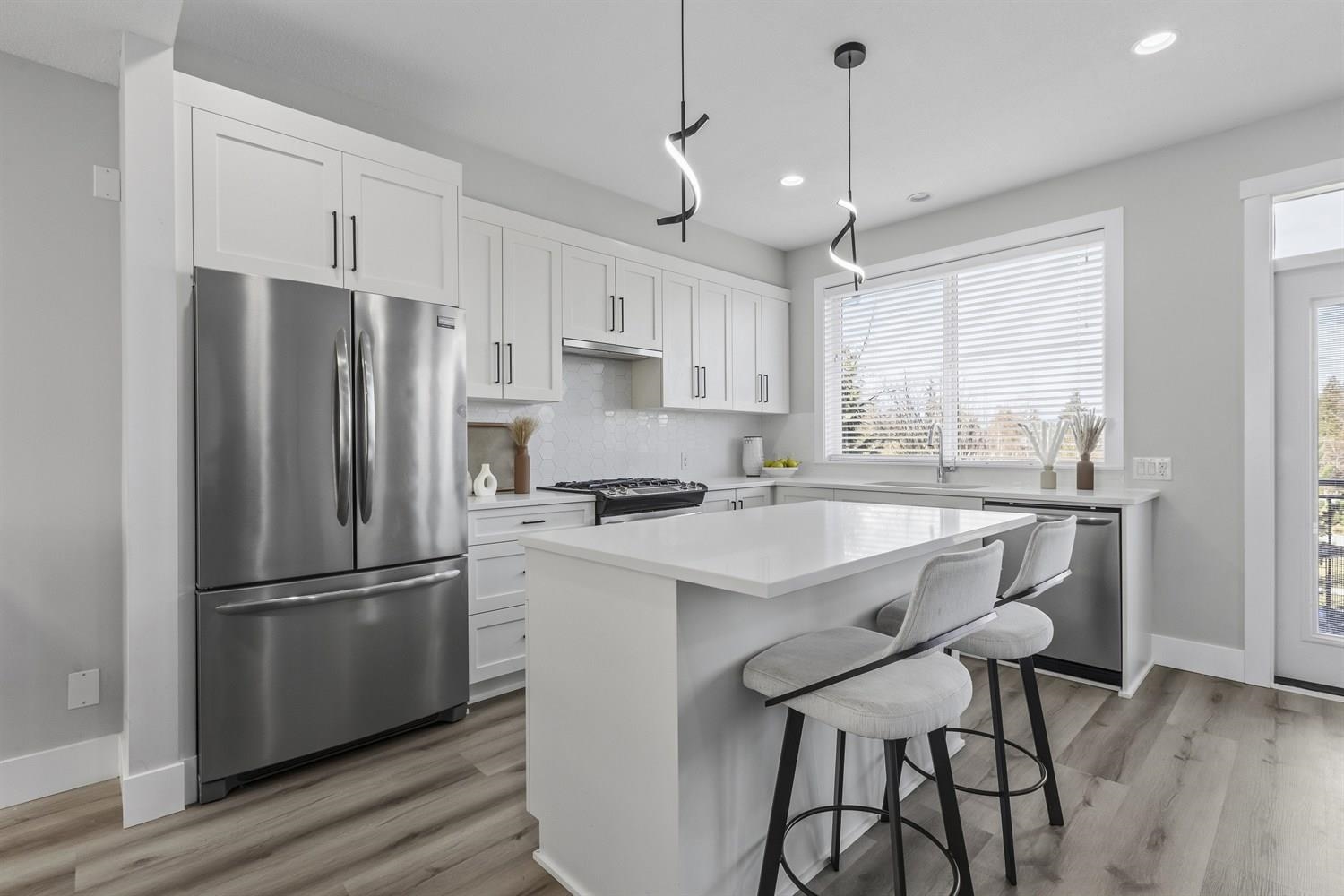 14 15717 MOUNTAIN VIEW DRIVE, R3099166, BC,