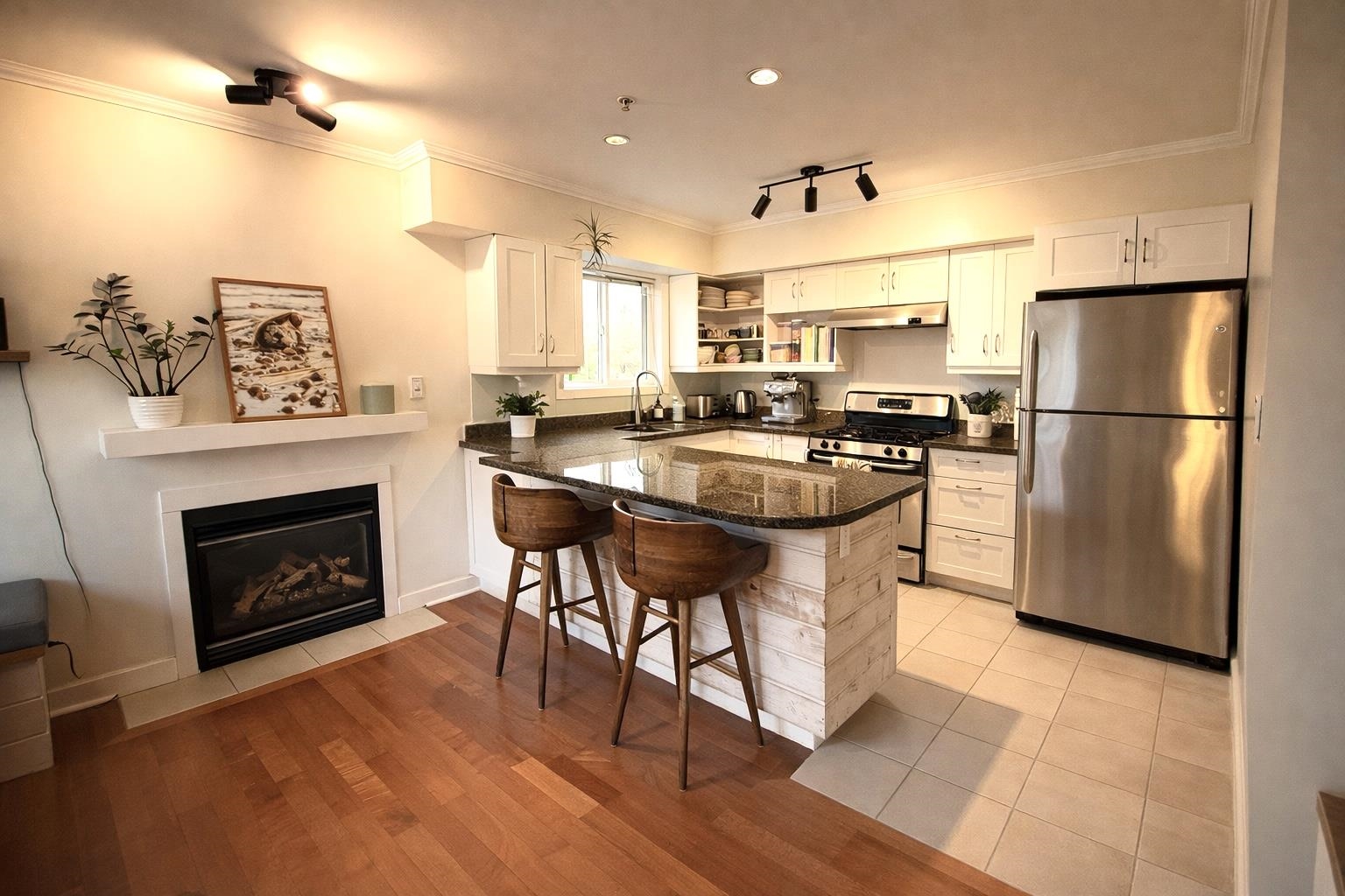 6 1233 MAIN STREET, R3099312, BC,