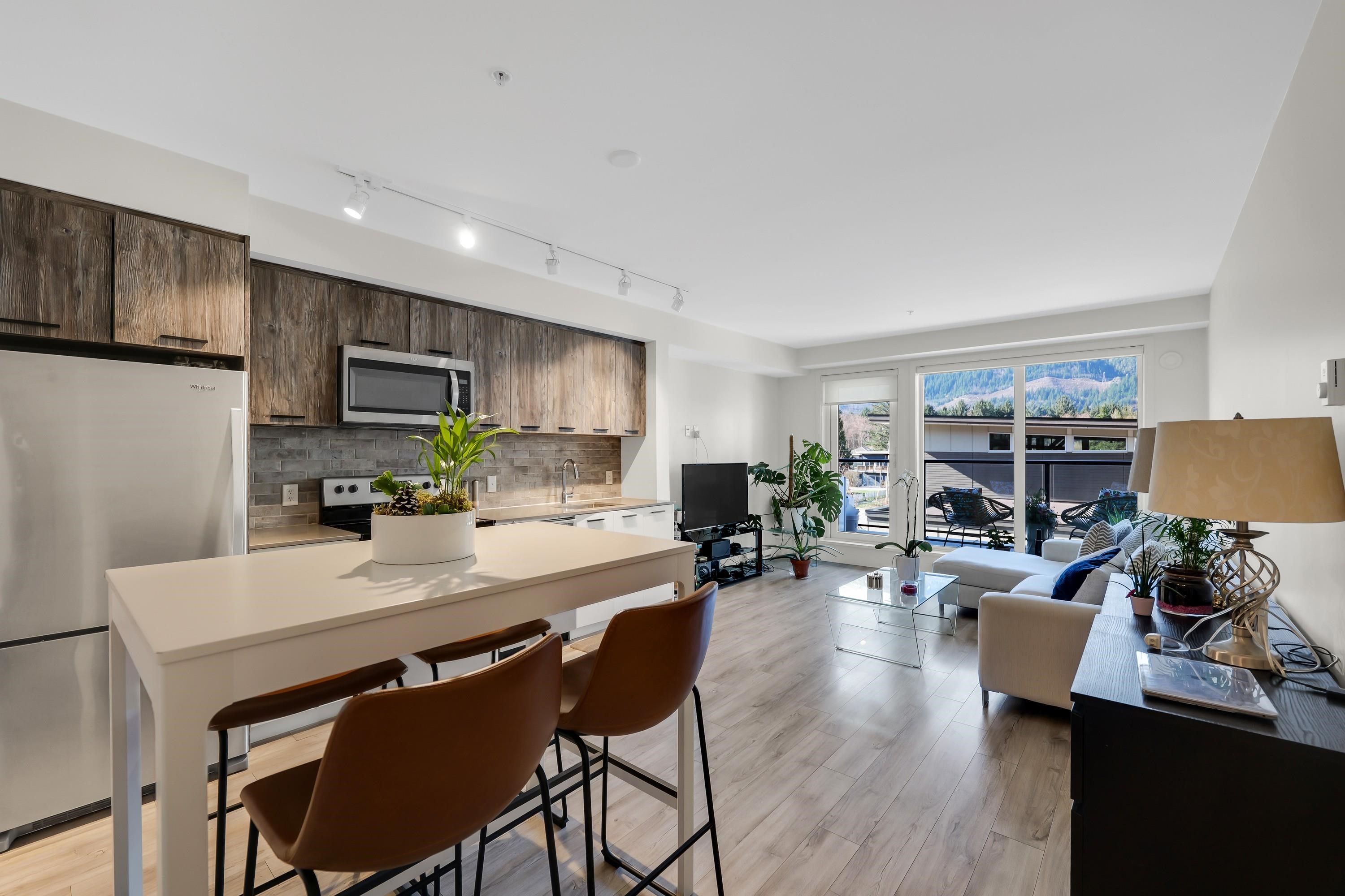 305 38013 THIRD AVENUE, R3099461, BC,