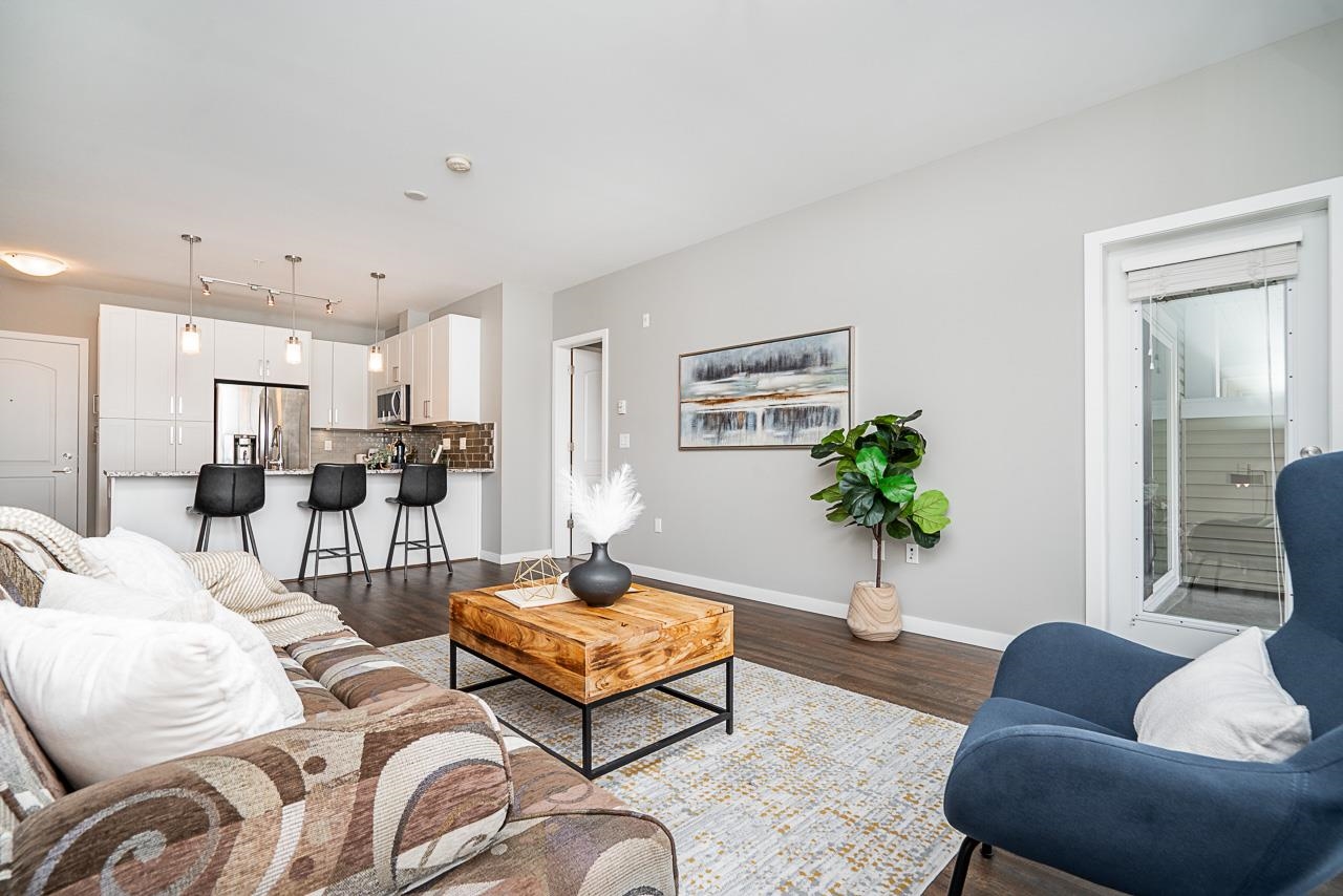 301 6490 194 STREET, R3099522, BC,