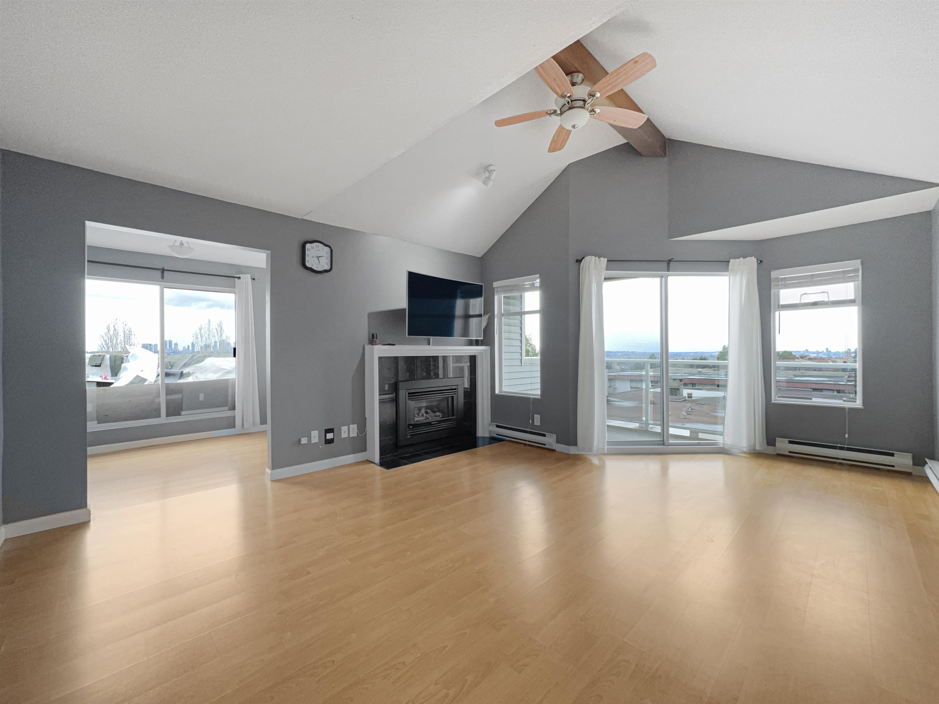 4xx 5335 HASTINGS STREET, R3099832, BC,