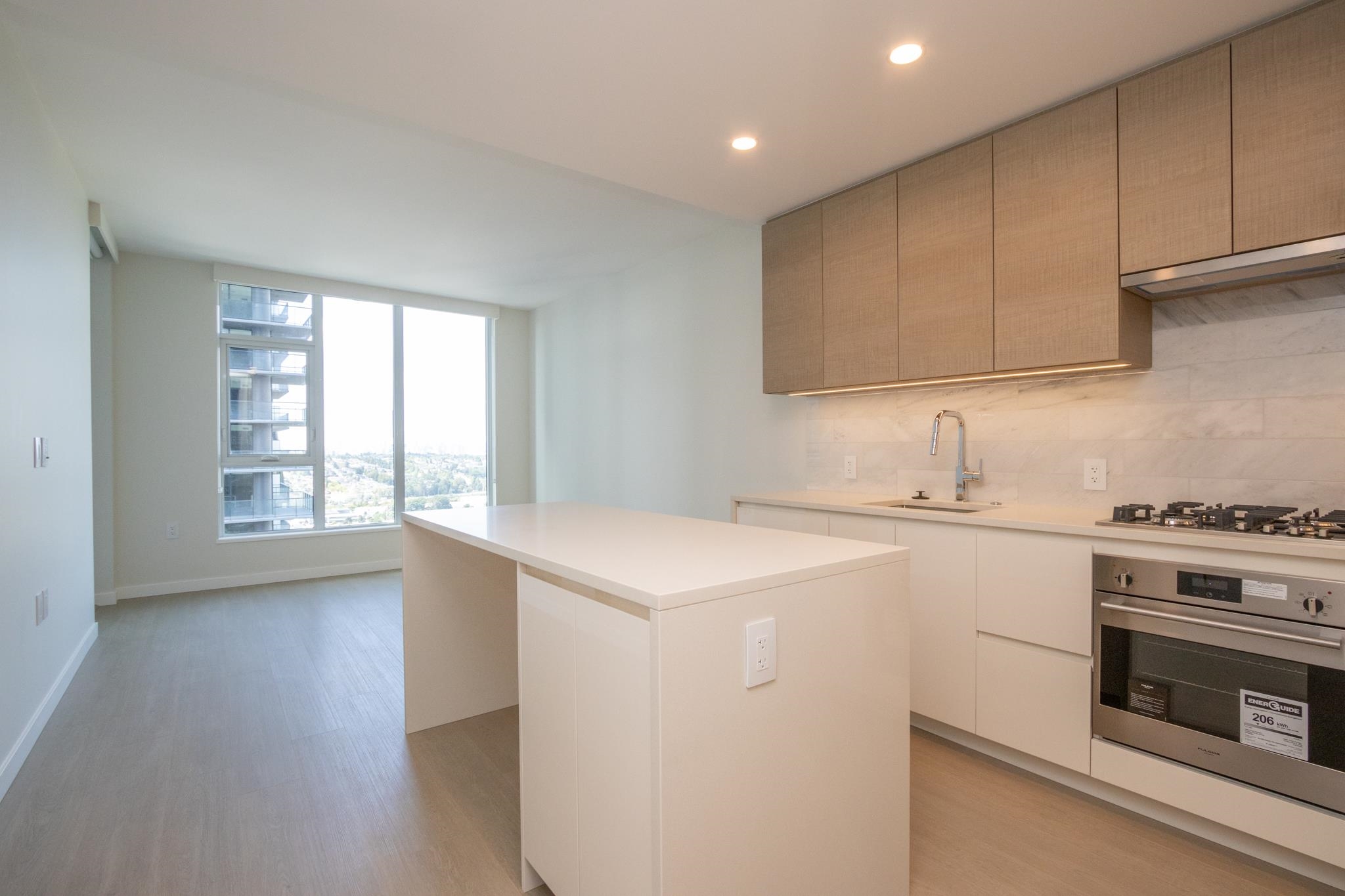 2704 4168 LOUGHEED HIGHWAY, R3099870, BC,