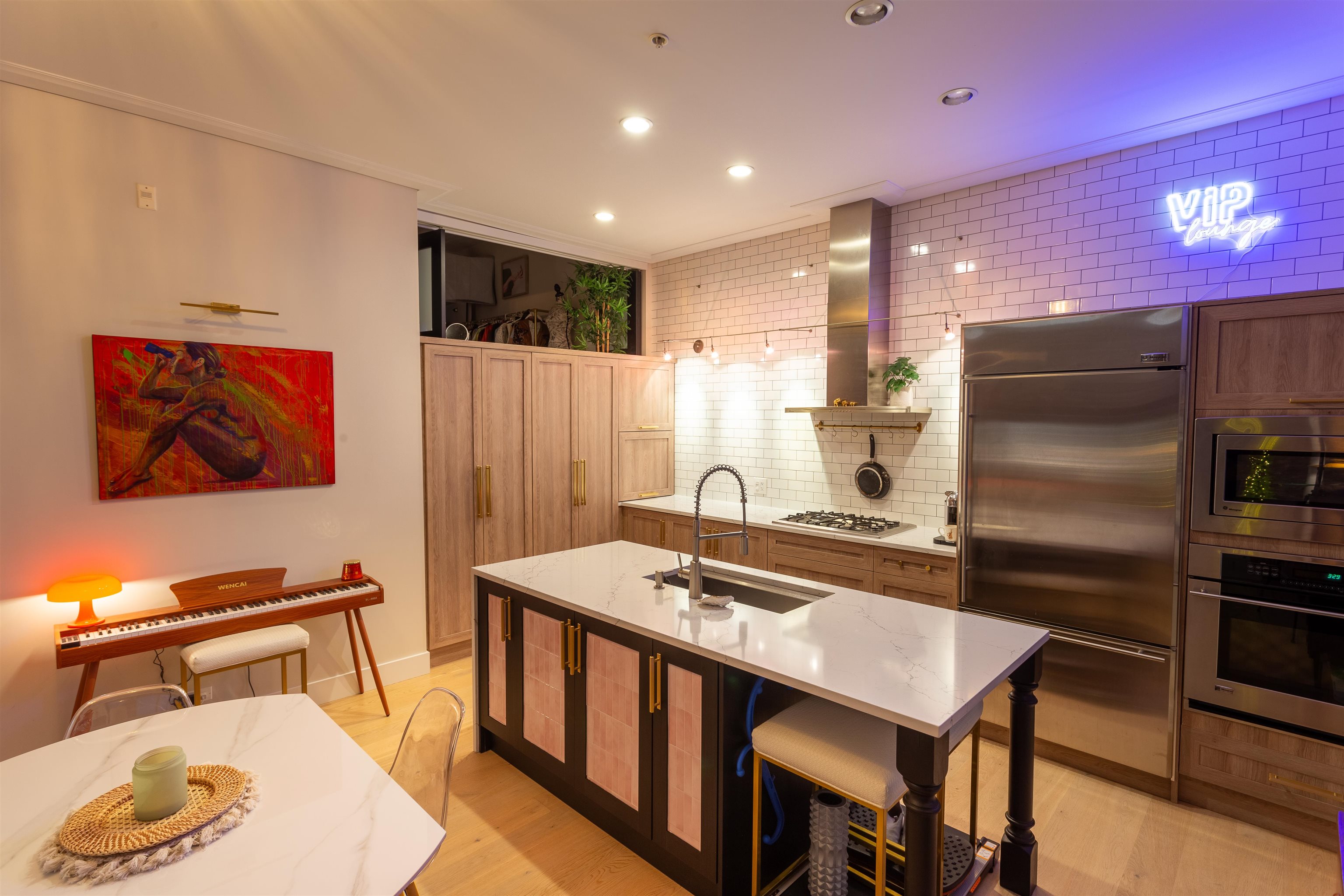 309 220 SALTER STREET, R3100013, BC,