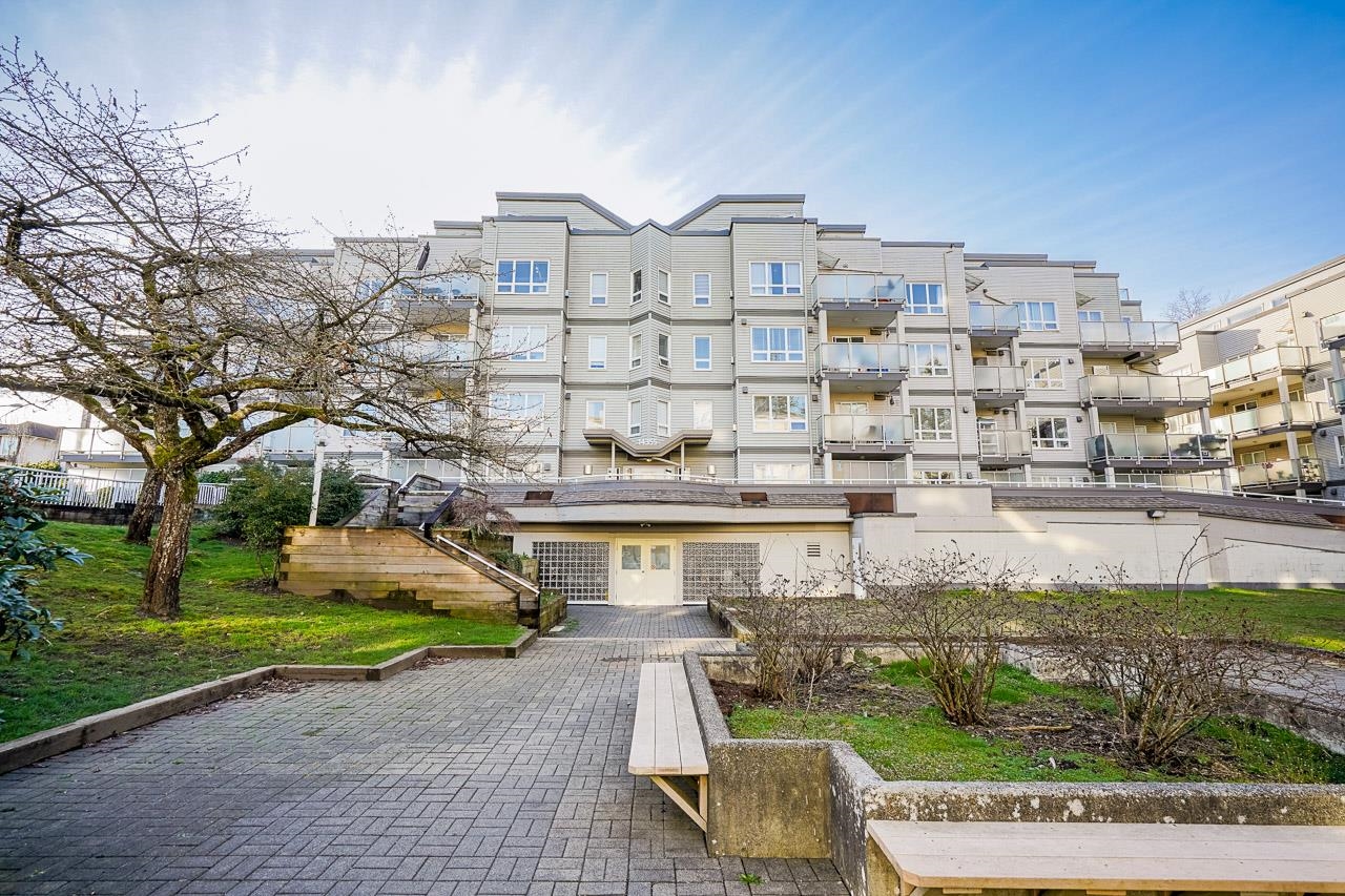 206 14355 103 AVENUE, R3100102, BC,