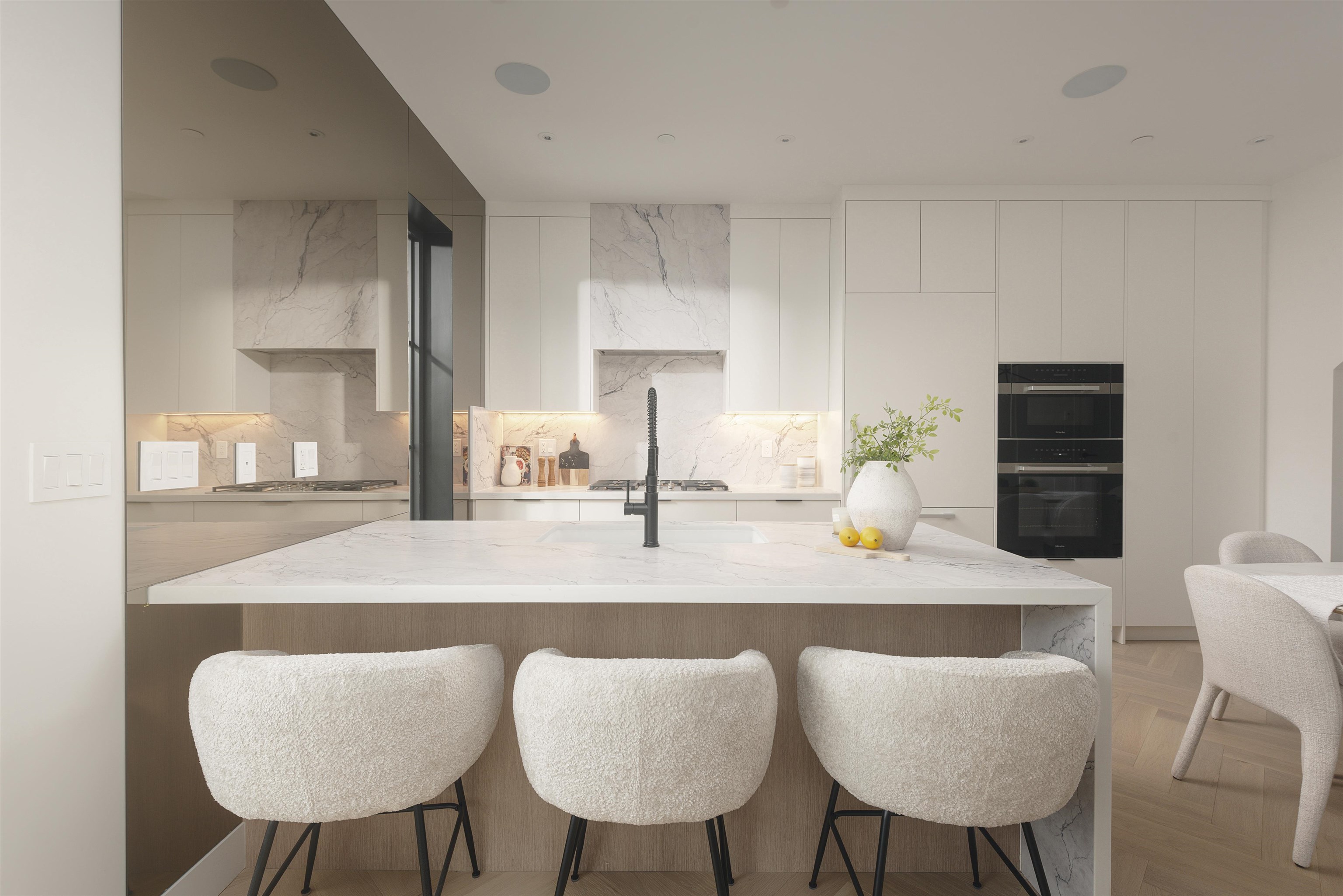 2 240 37TH AVENUE, R3100128, BC,