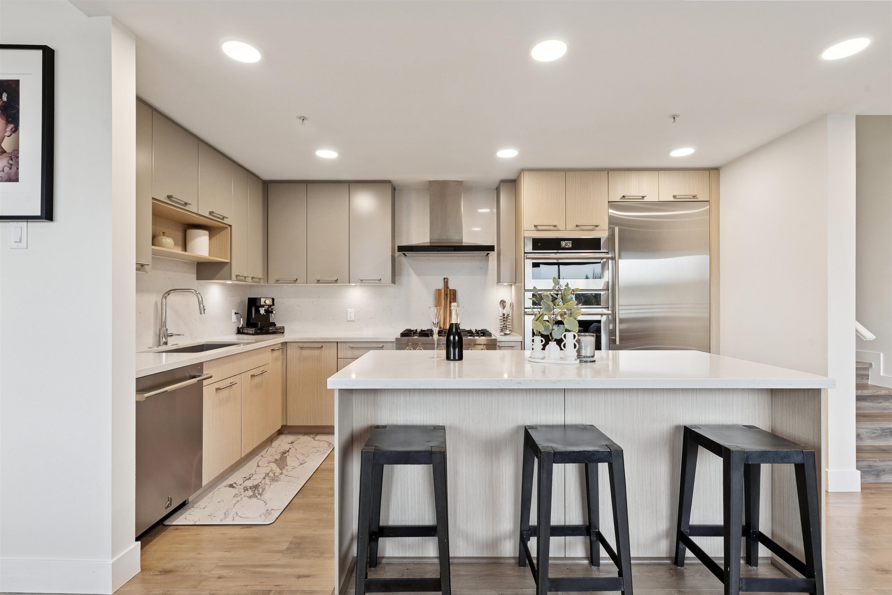 501 14022 NORTH BLUFF ROAD, R3100439, BC,