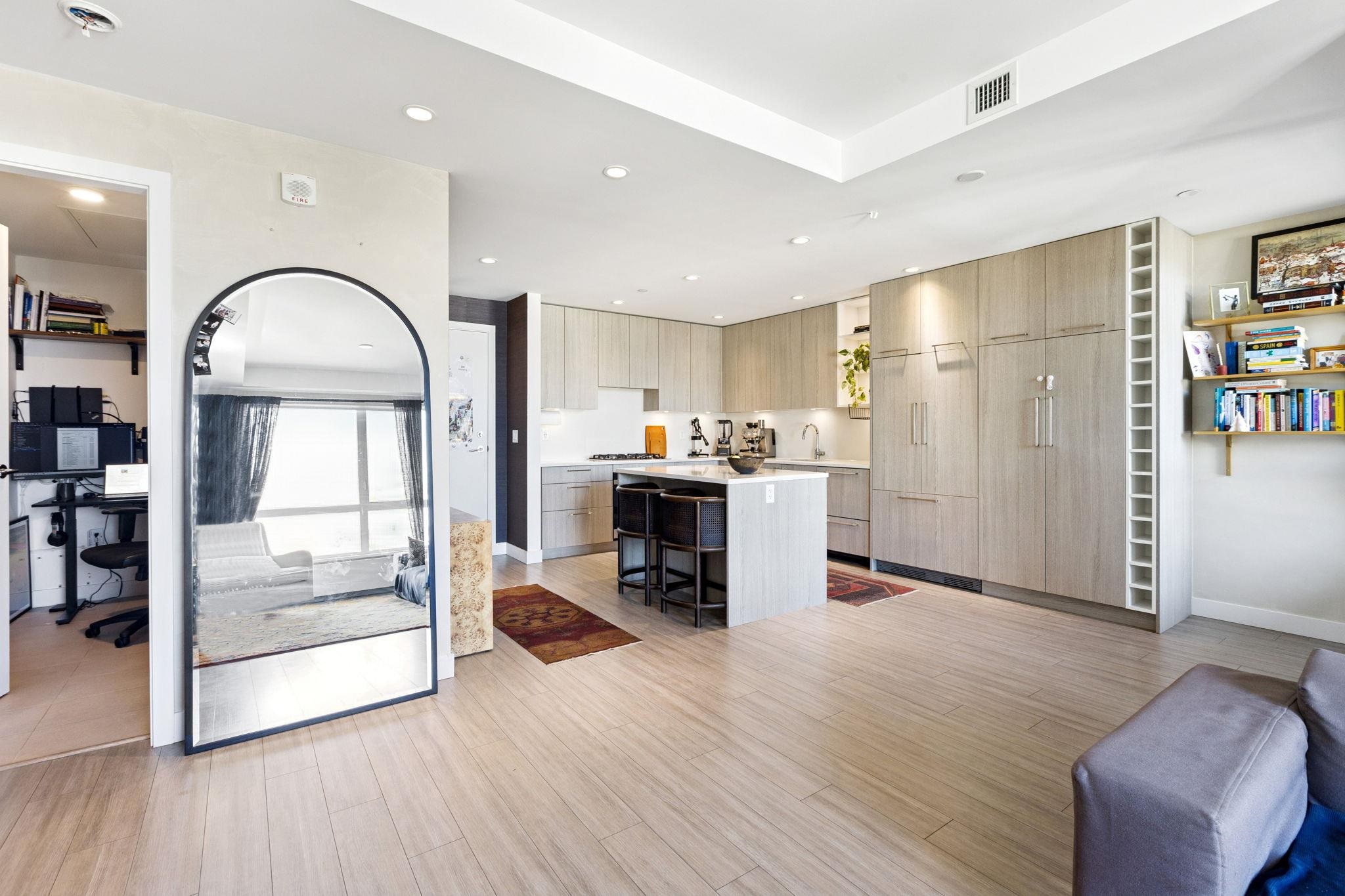 303 707 3RD STREET, R3100518, BC,