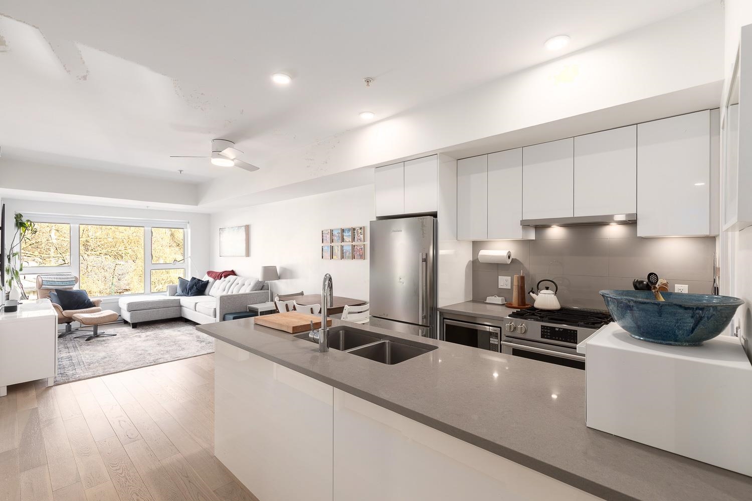 305 2666 DUKE STREET, R3100648, BC,