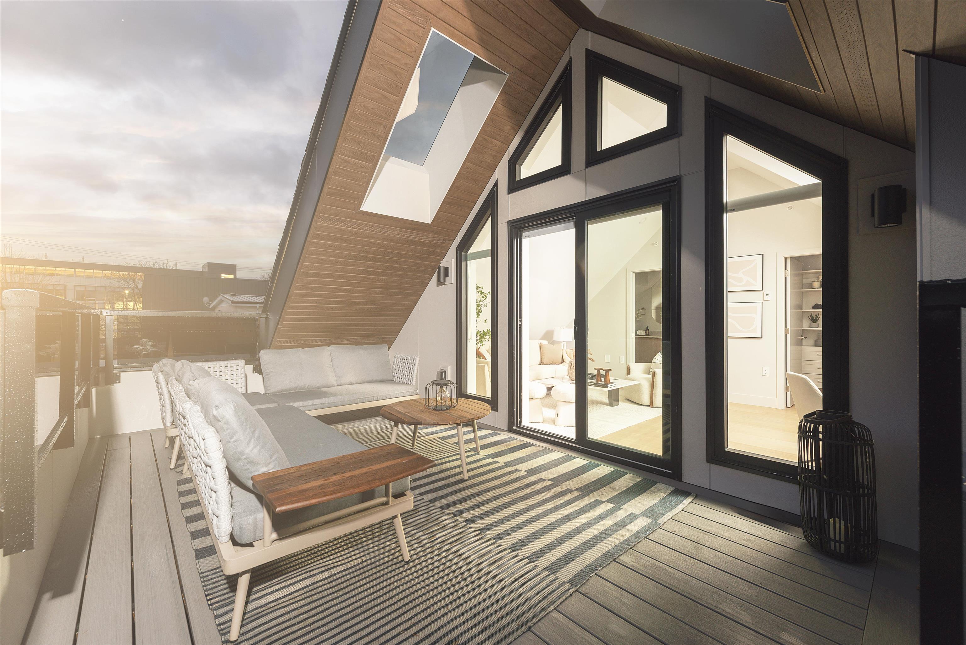 2 2637 12TH AVENUE, R3100786, BC,