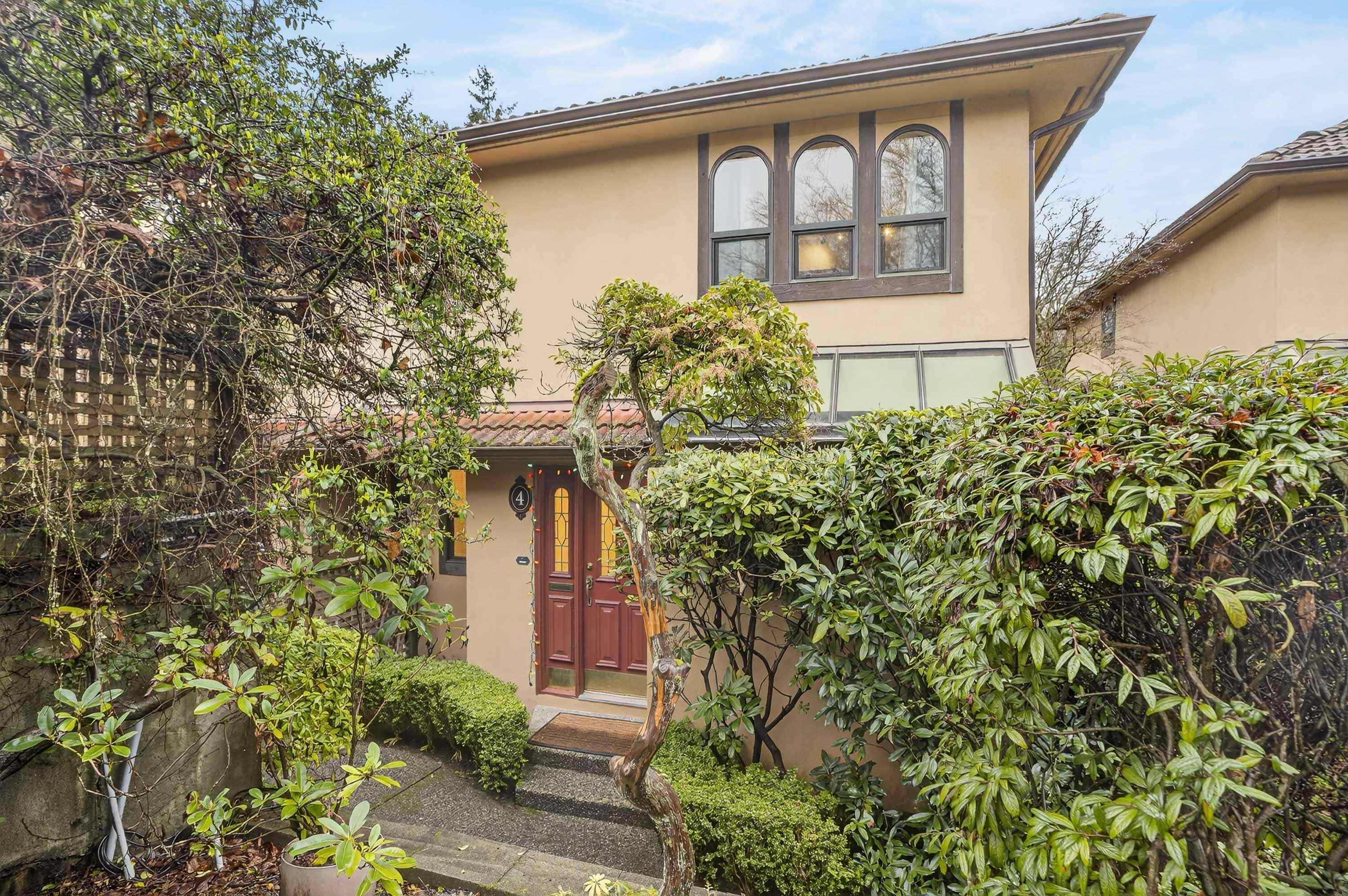 4 3301 16TH AVENUE, R3100901, BC,