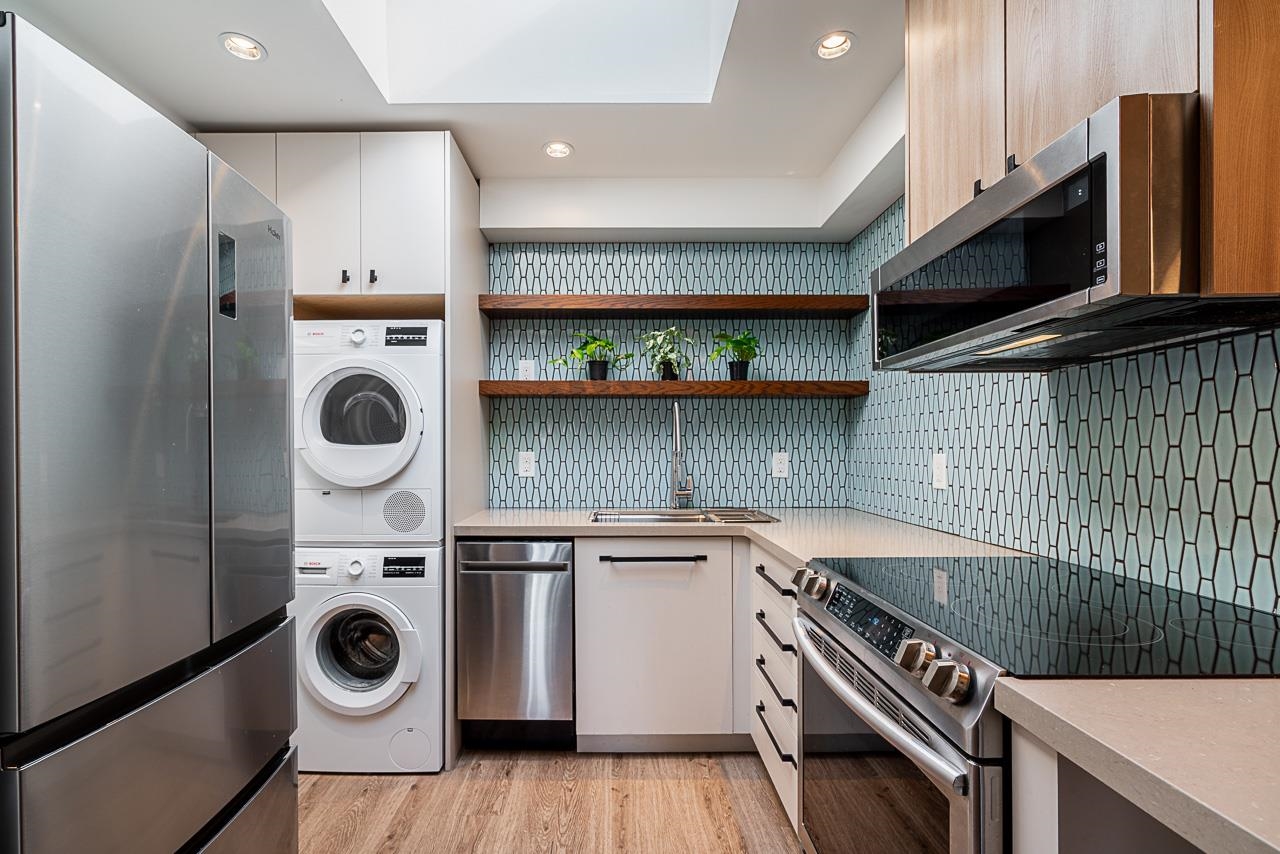 204 555 NORTH ROAD, R3101129, BC,