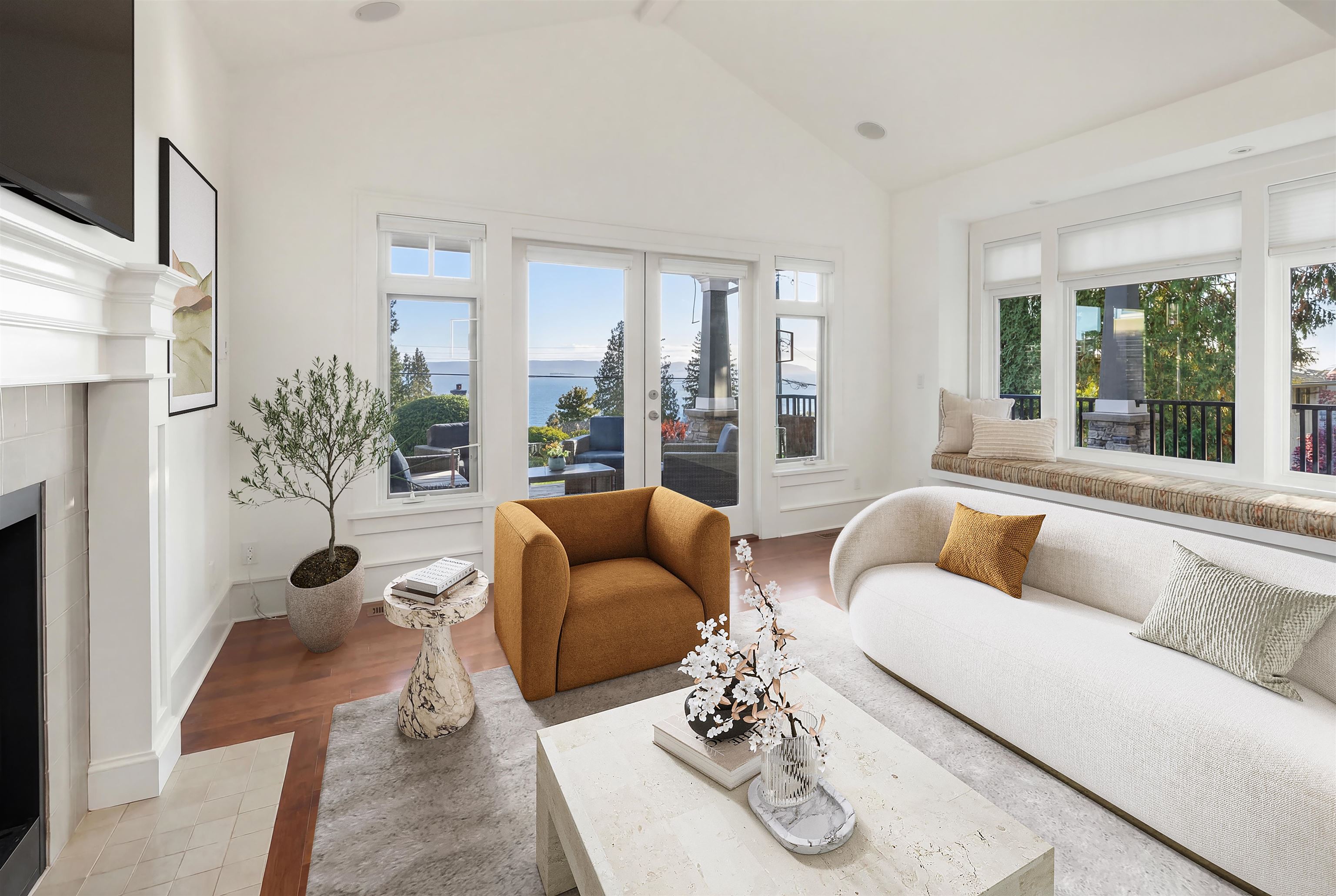 MLS® listing #R3101155 for sale located at 2623 LAWSON AVENUE, West Vancouver BC V7V 2G3