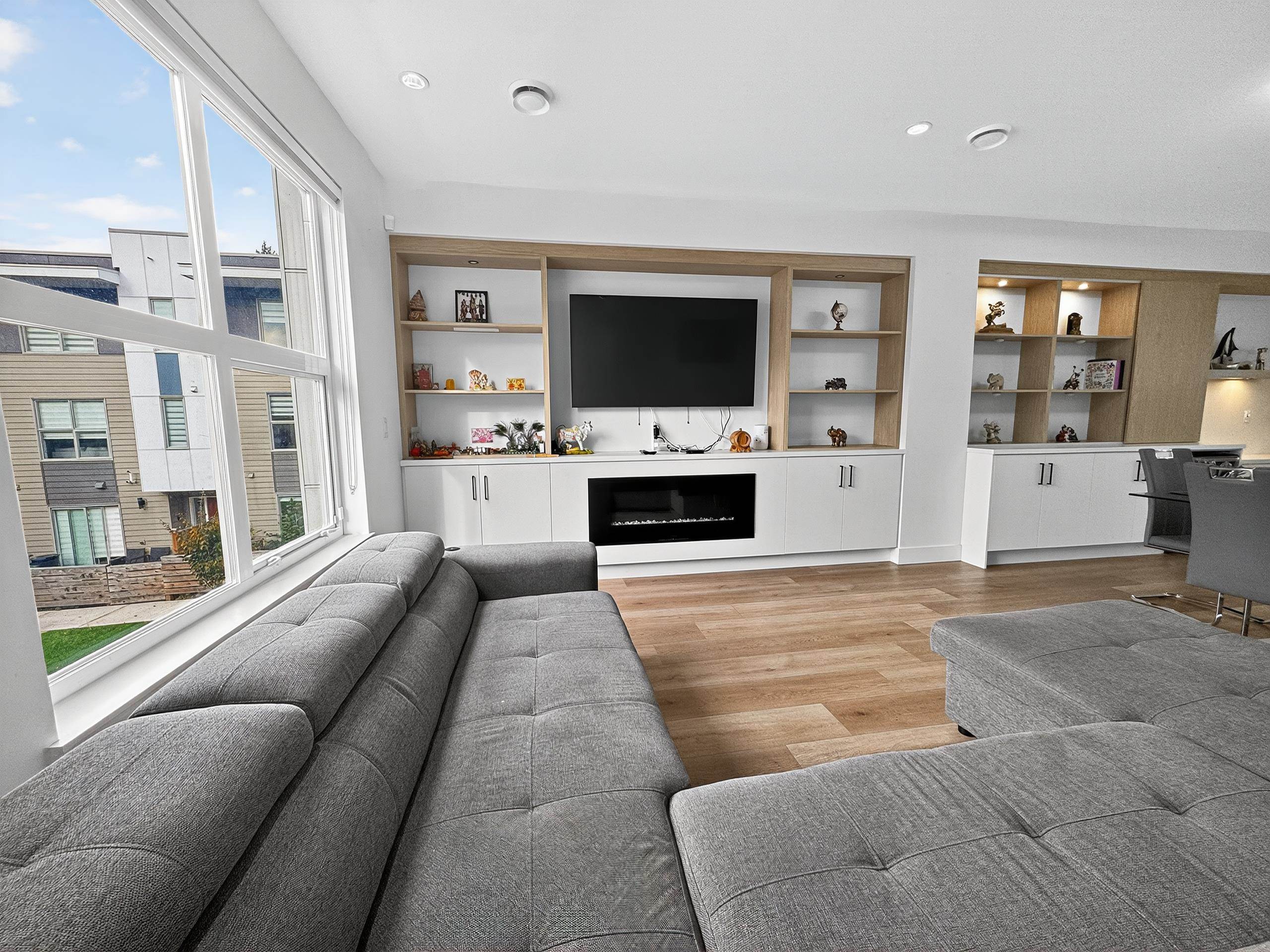 30 12585 104A AVENUE, R3101233, BC,