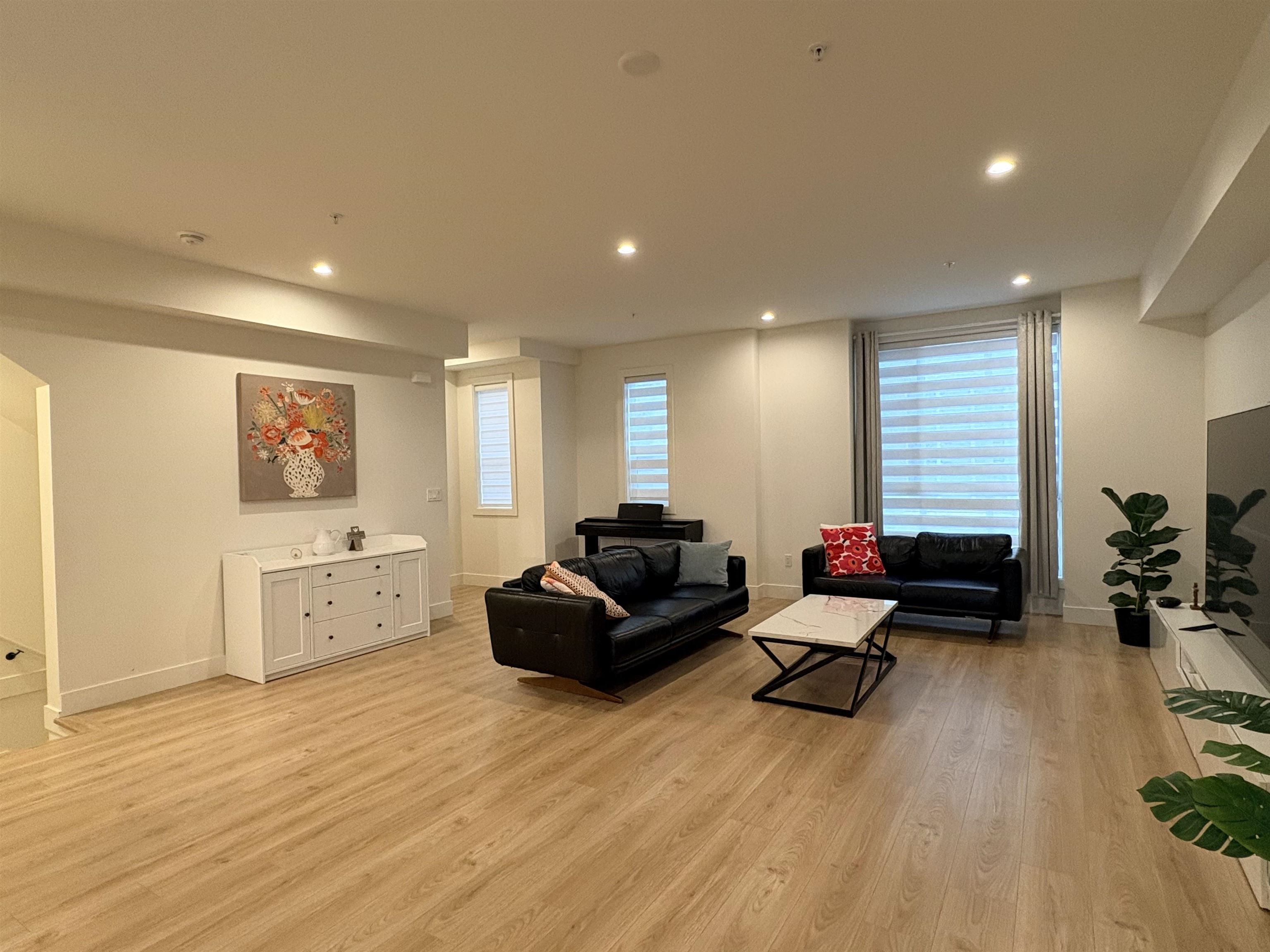 8 7670 207 STREET, R3101281, BC,