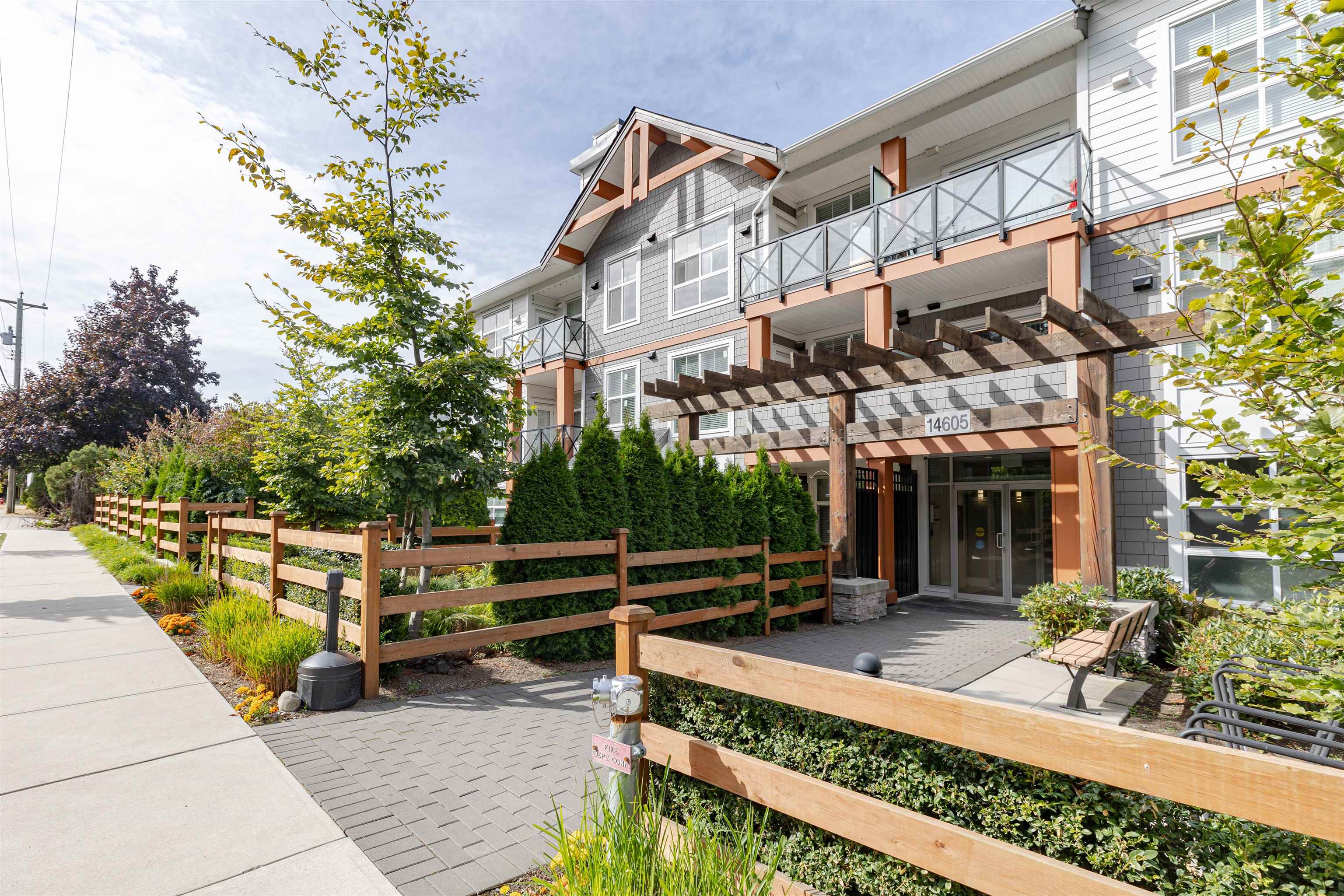 303 14605 MCDOUGALL DRIVE, R3101292, BC,