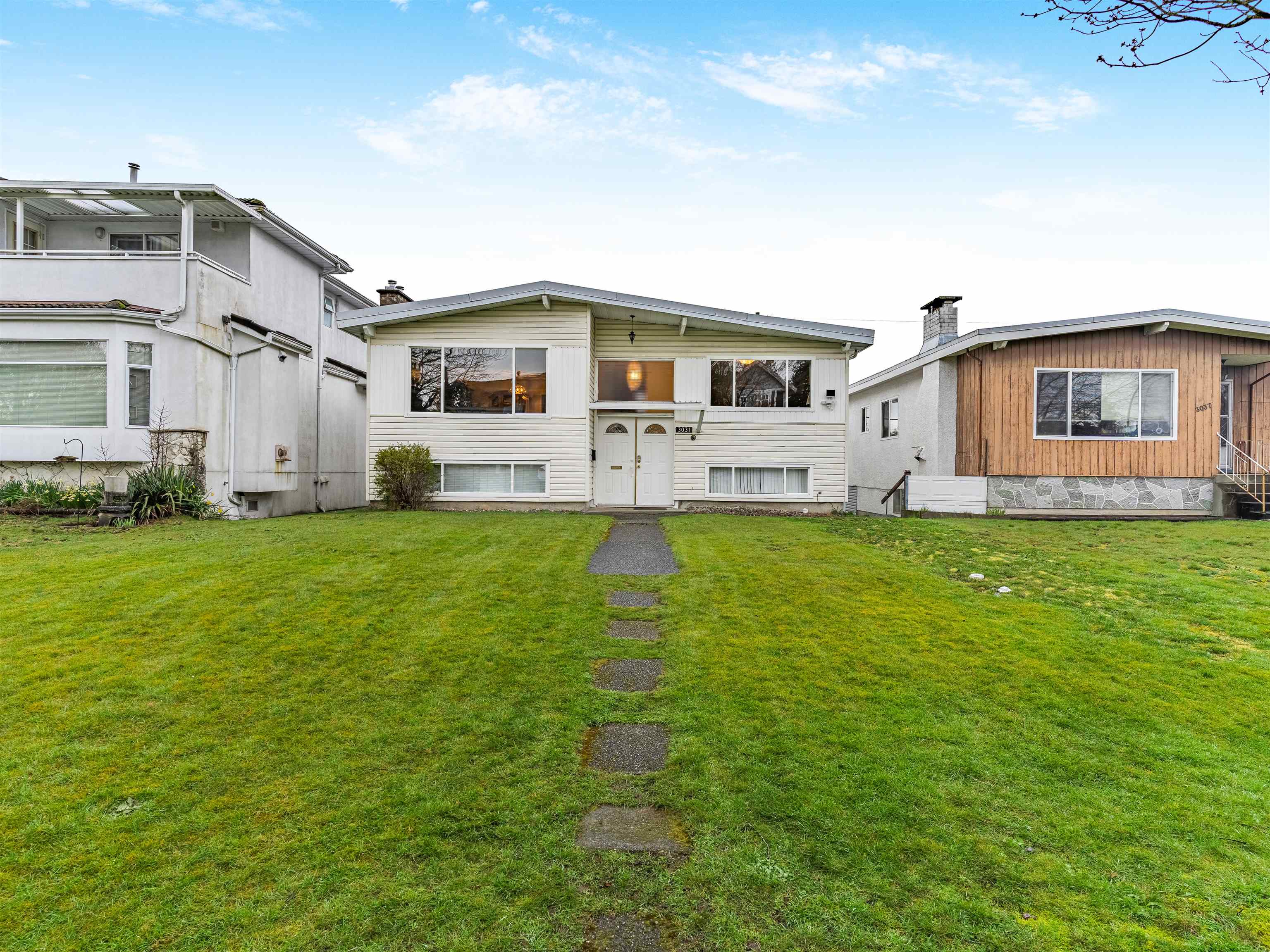 3031 E 16TH AVENUE, Vancouver BC V5M 2M4, R3101296, BC,