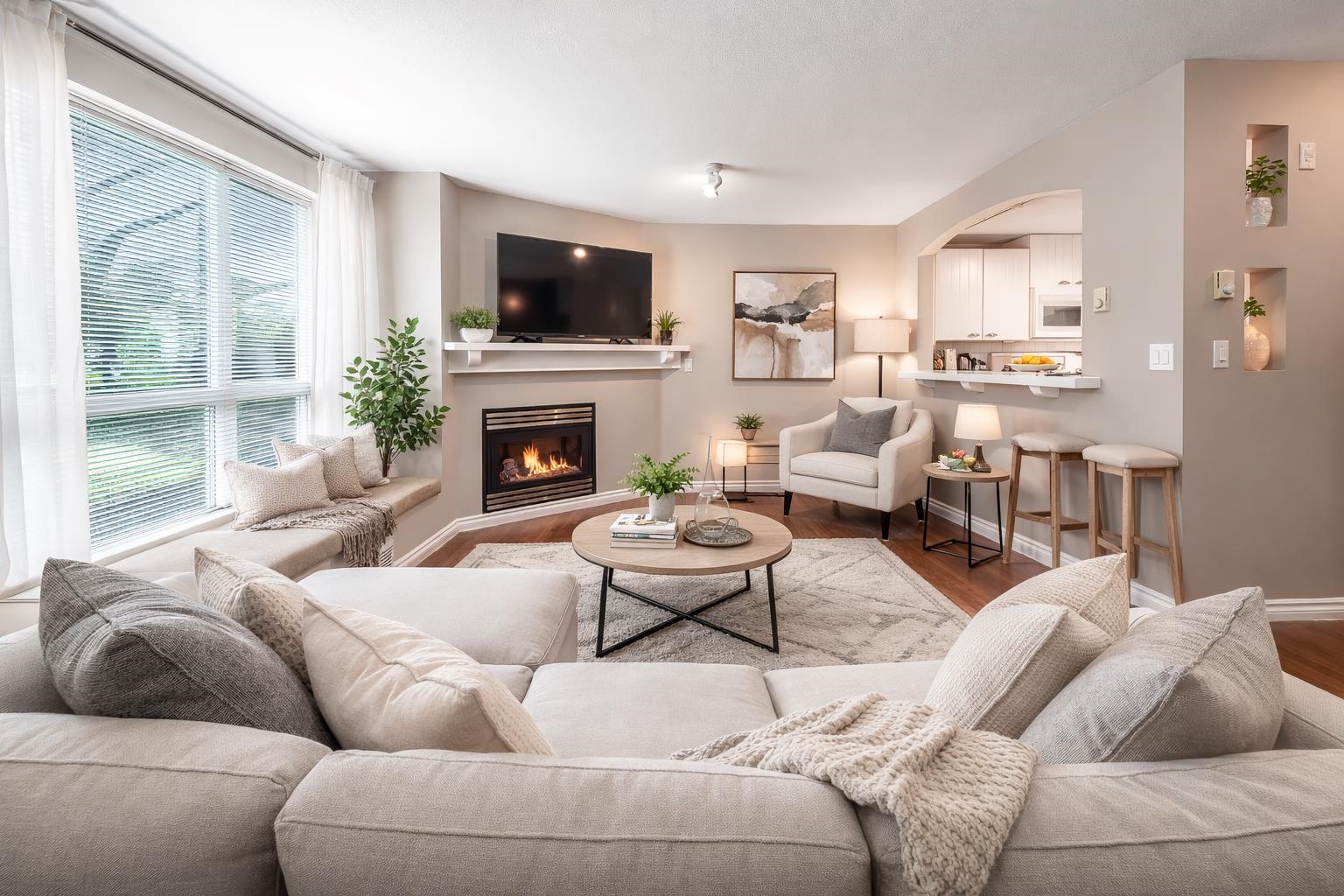 15 1015 LYNN VALLEY ROAD, R3101400, BC,