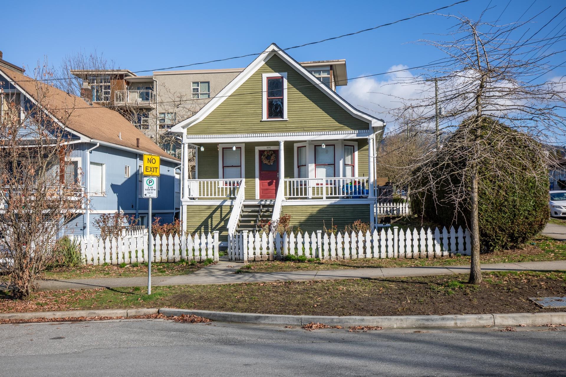 166 E 10TH STREET, North Vancouver BC V7L 2C8, R3102024, BC,