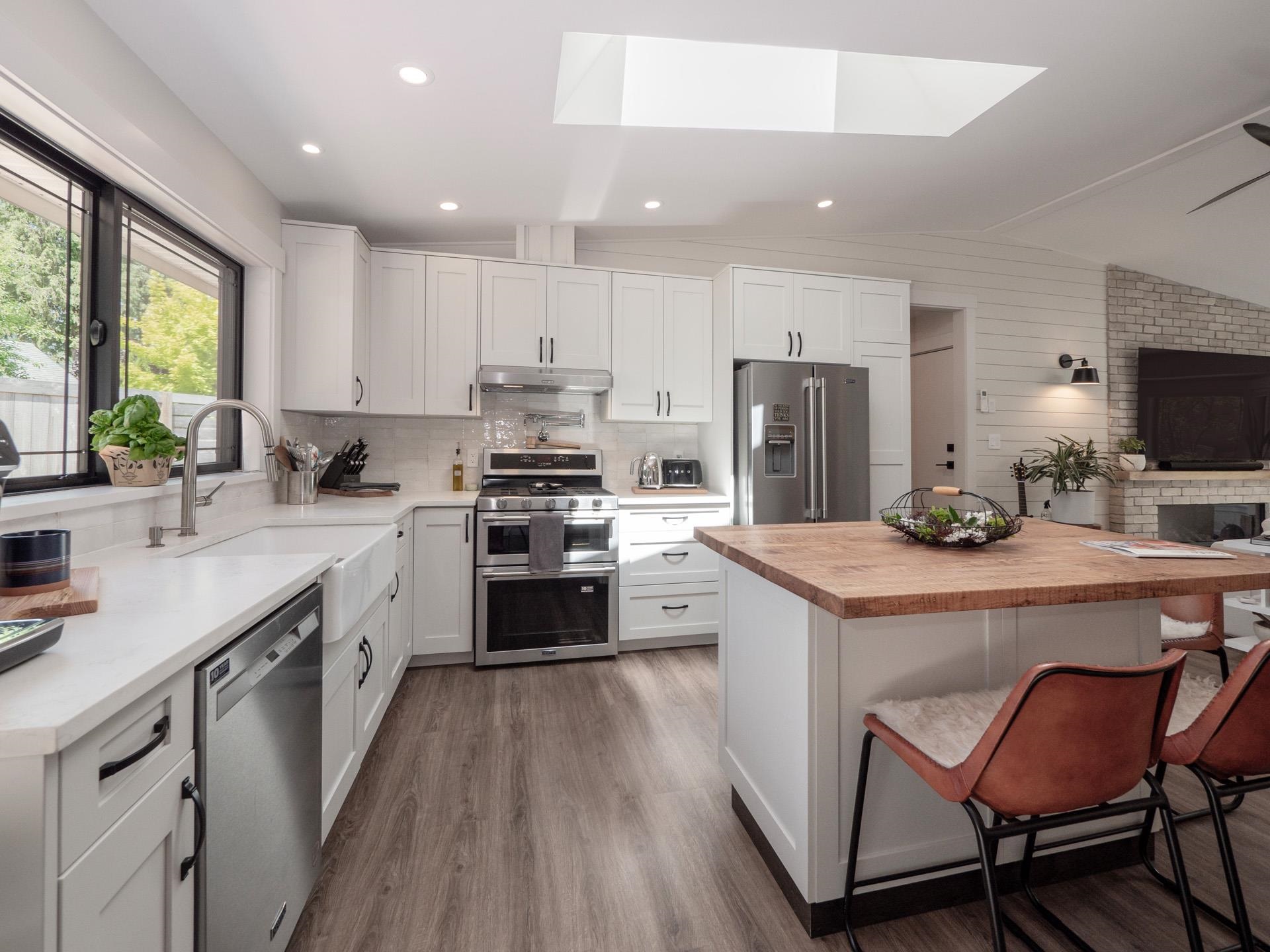 655 DOUGALL ROAD, Gibsons BC V0N 1V8, R3102030, BC,