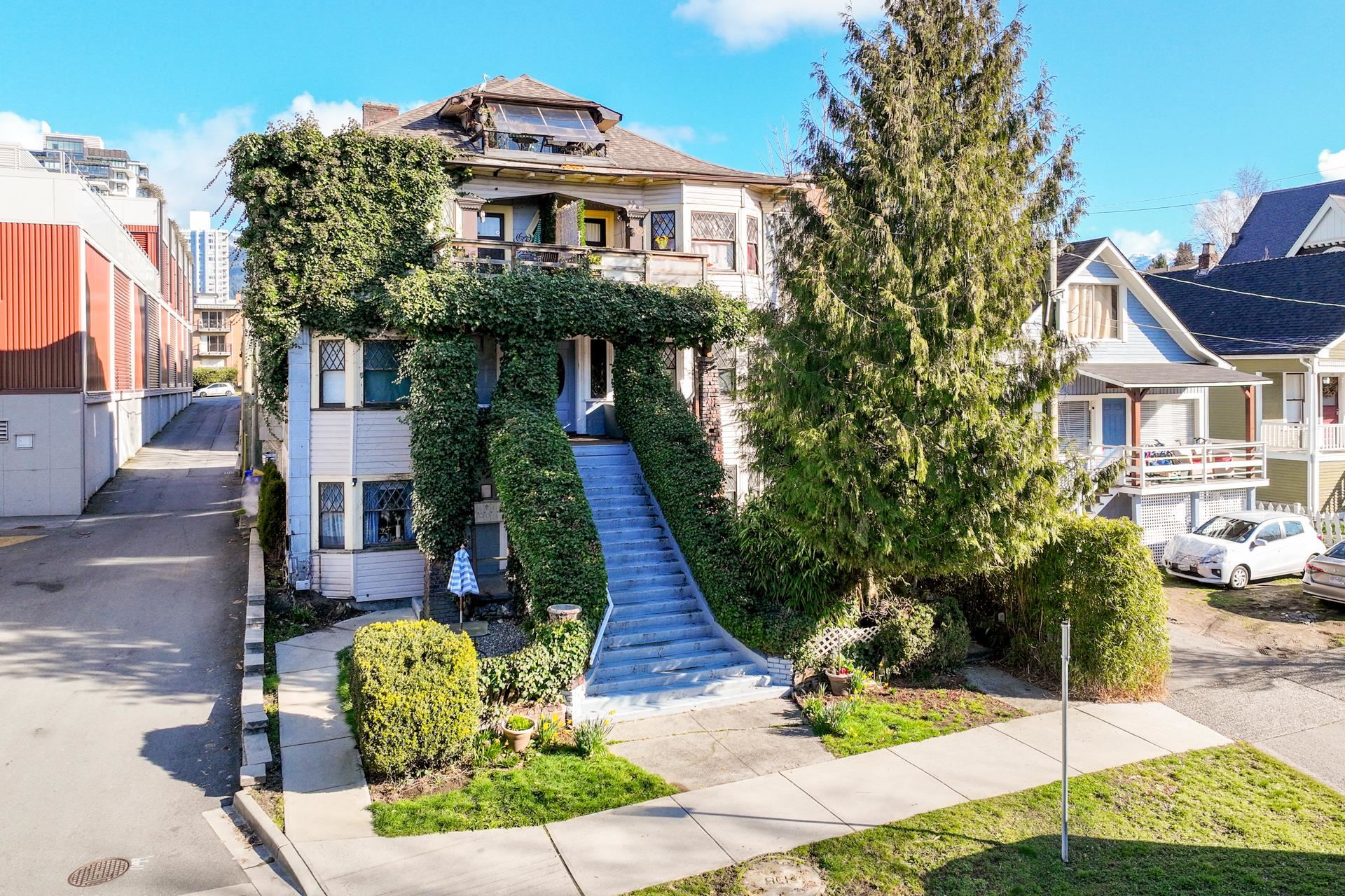 160 E 10TH STREET, North Vancouver BC V7L 2C8, R3102034, BC,