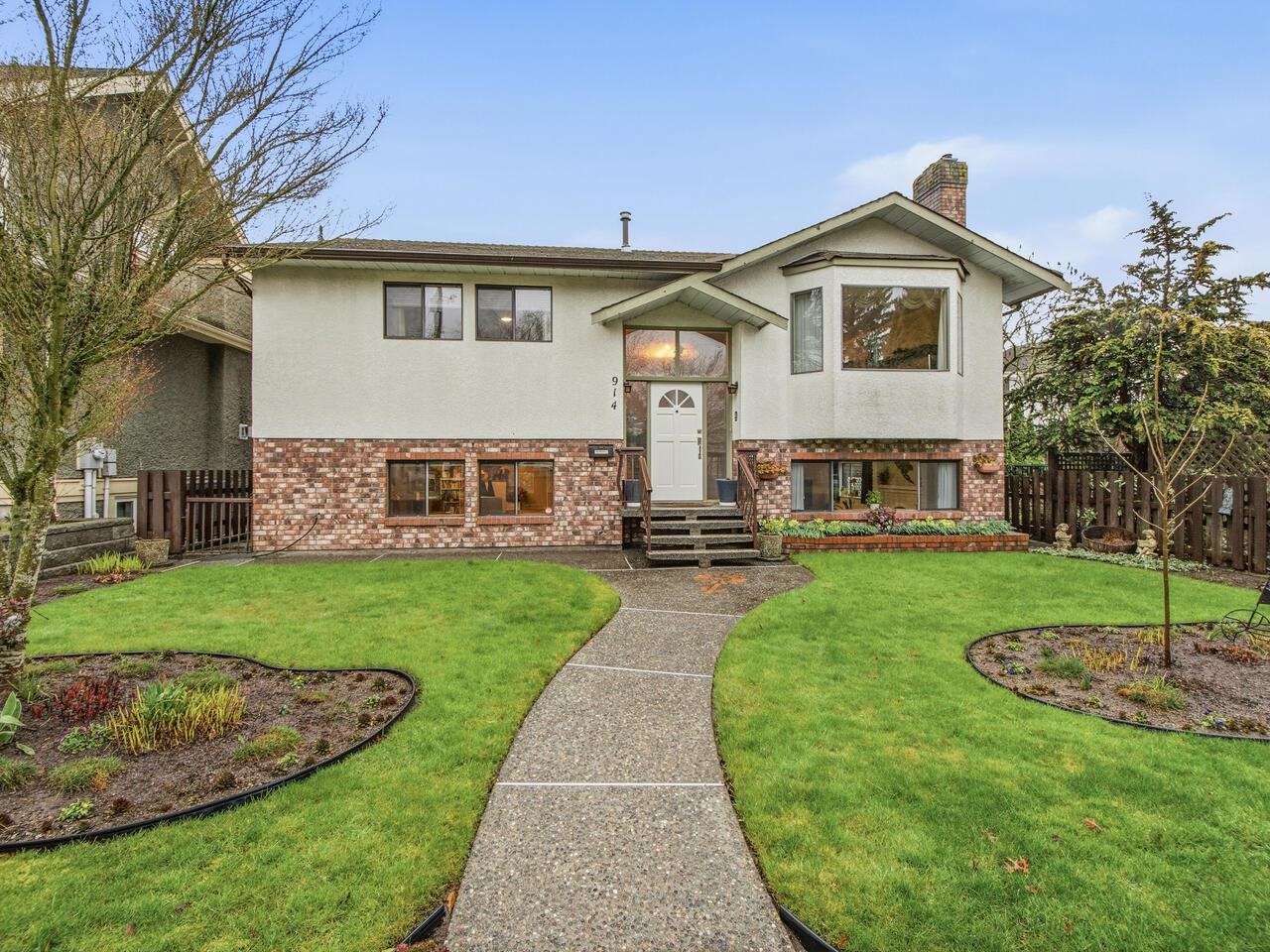 914 LONDON STREET, New Westminster BC V3M 3B6, R3102121, BC,