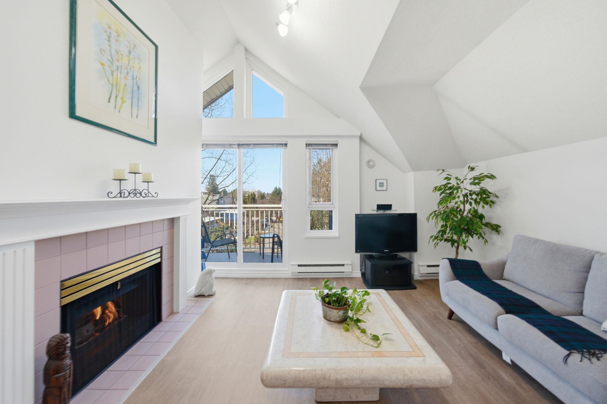 PH2 2736 VICTORIA DRIVE, R3102263, BC,