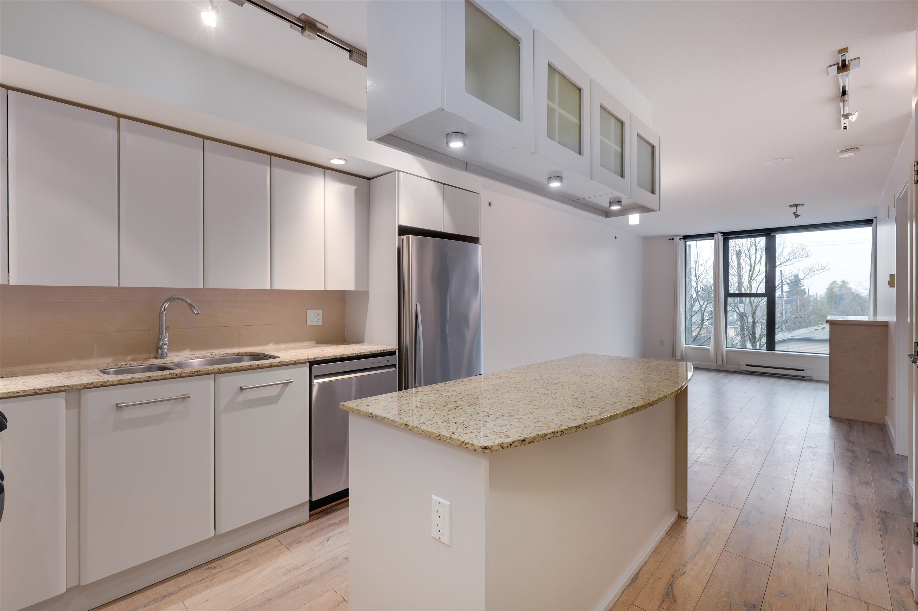 306 683 VICTORIA PARK, R3102314, BC,