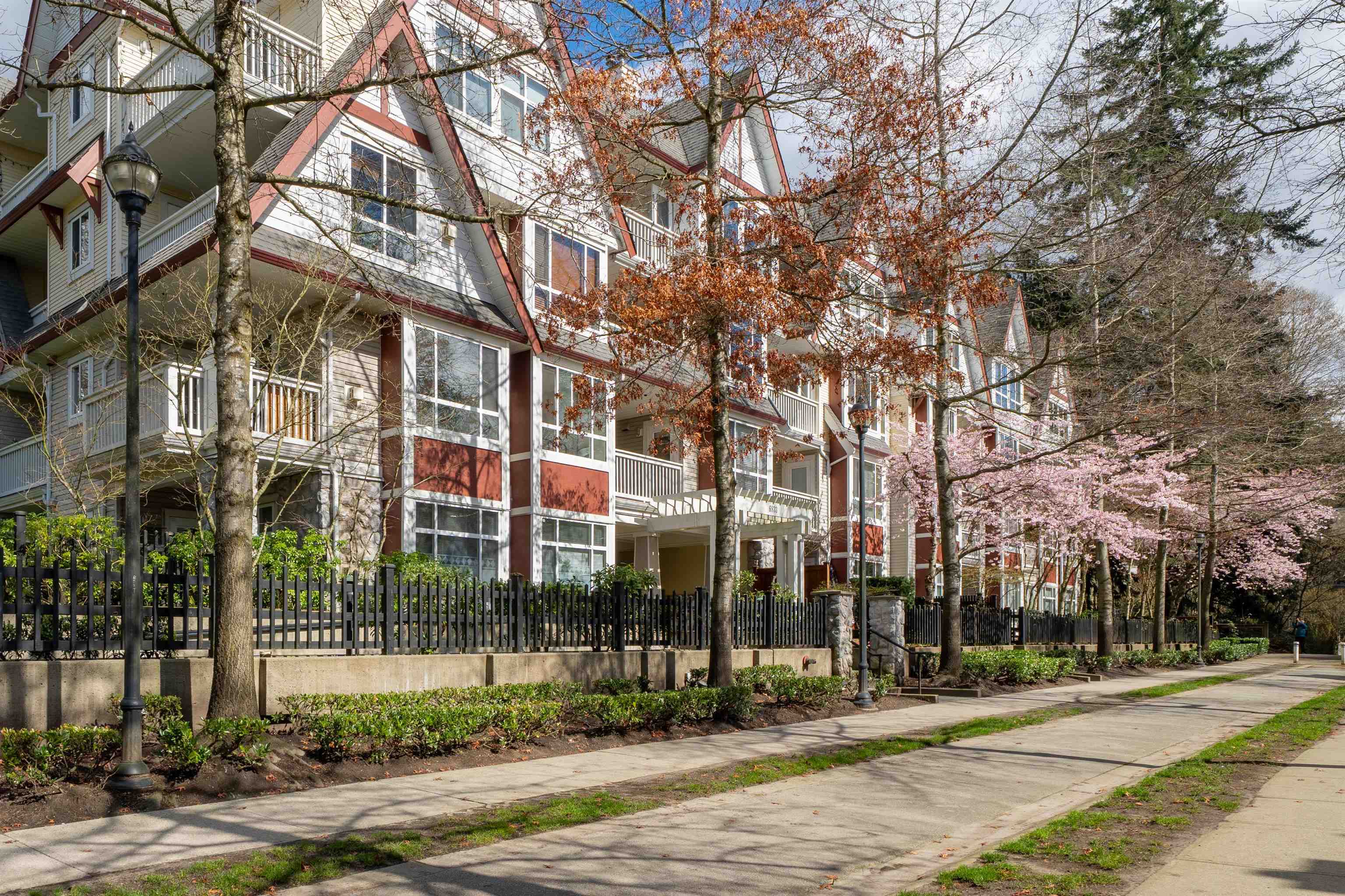 204 6833 VILLAGE GREEN, R3102401, BC,