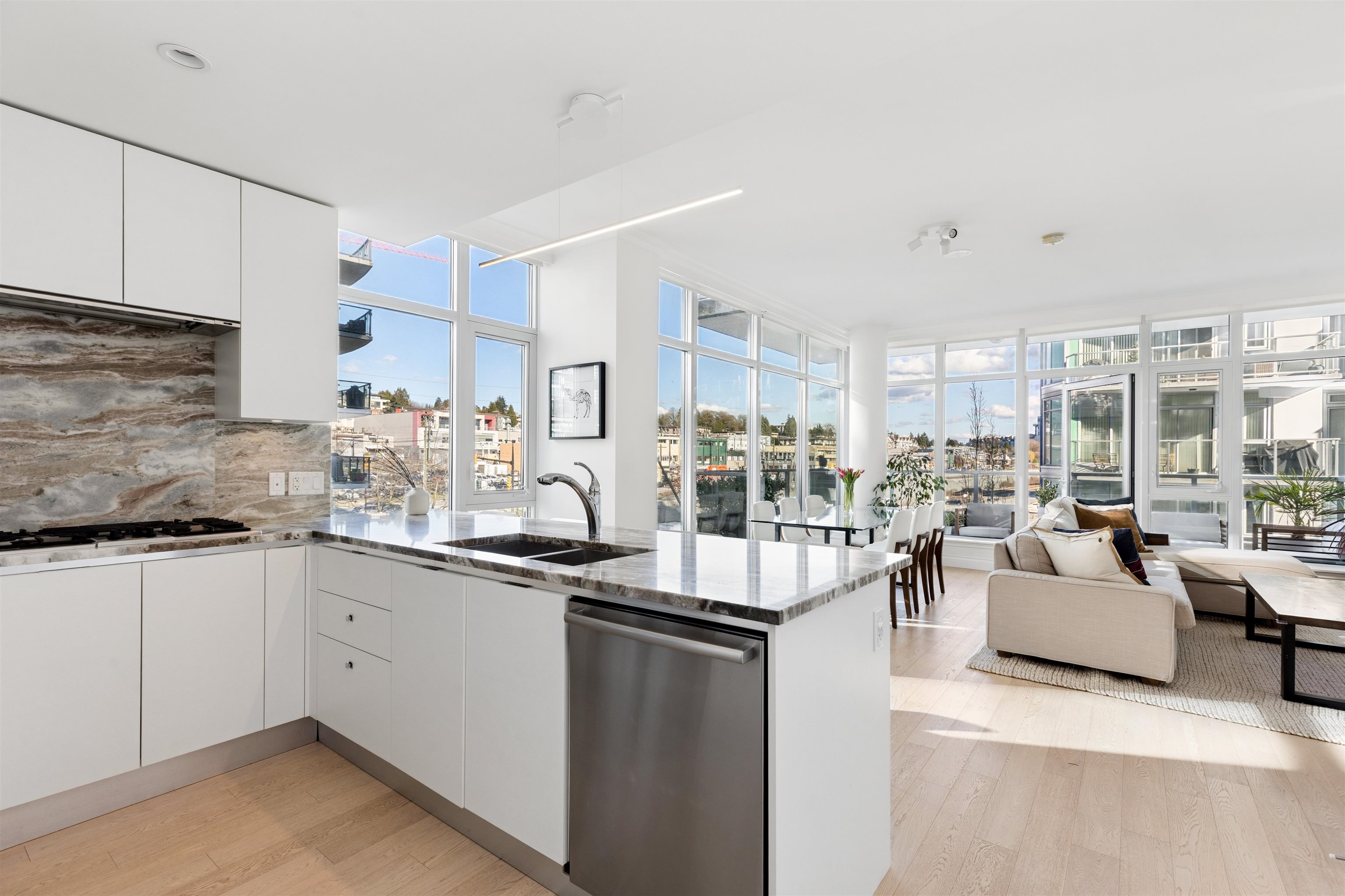 409 185 VICTORY SHIP WAY, R3102527, BC,