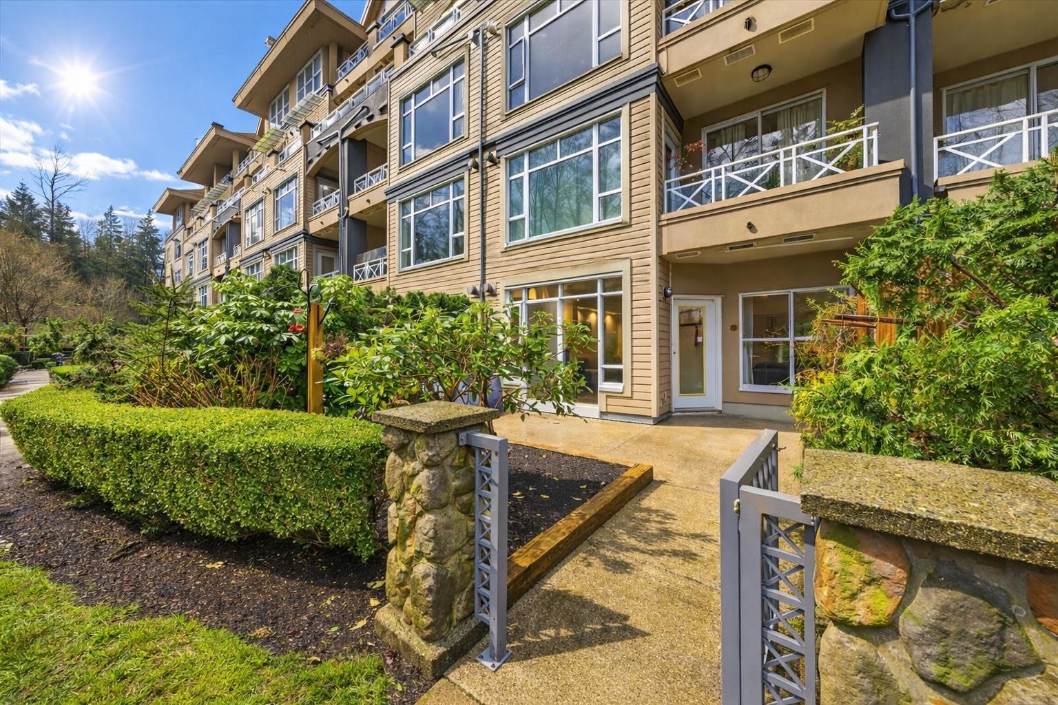 211 3600 WINDCREST DRIVE, R3102555, BC,