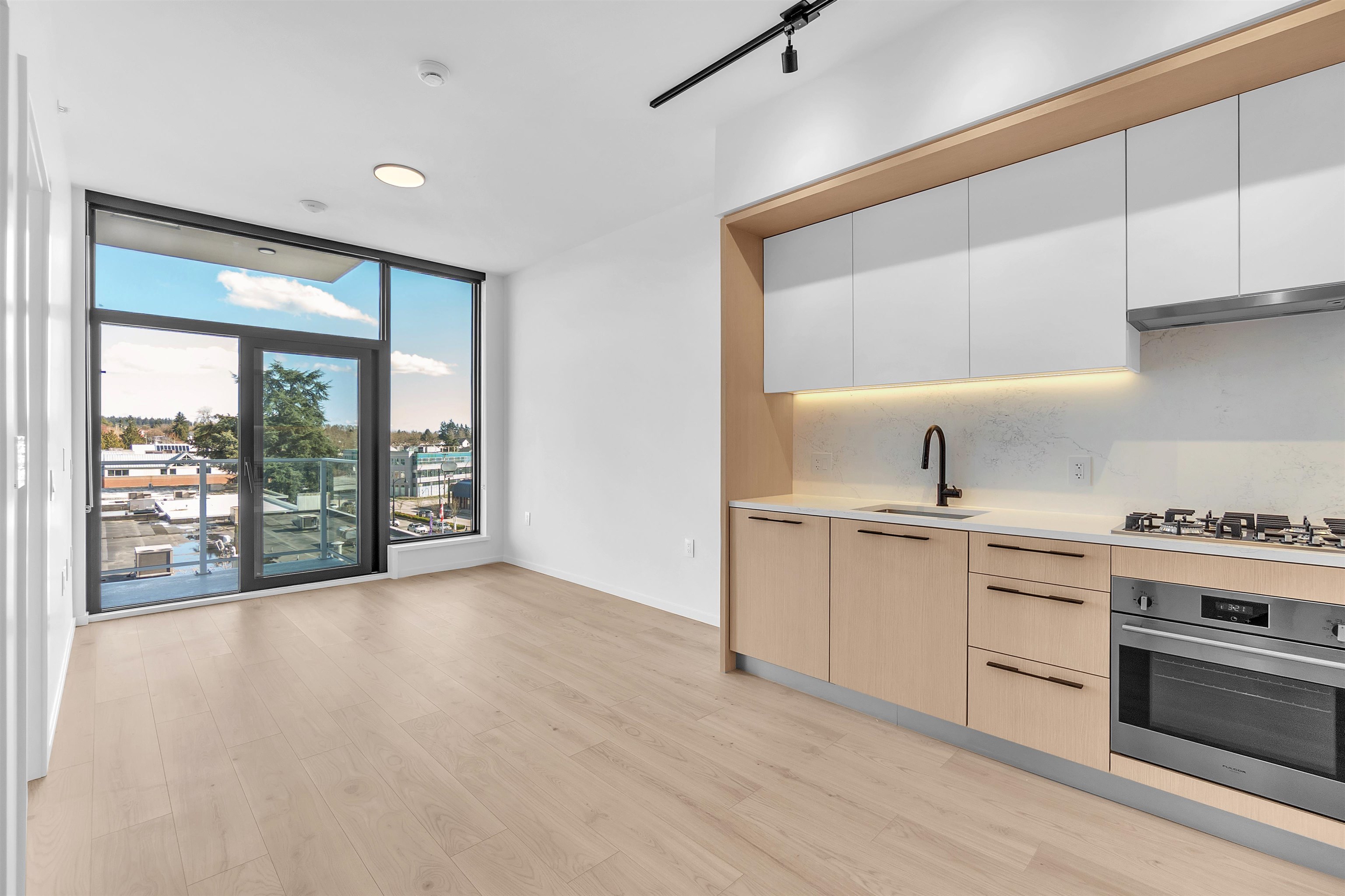 557 5189 EARLES STREET, R3102599, BC,