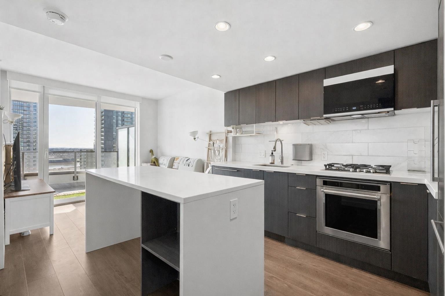 1909 8189 CAMBIE STREET, R3102812, BC,