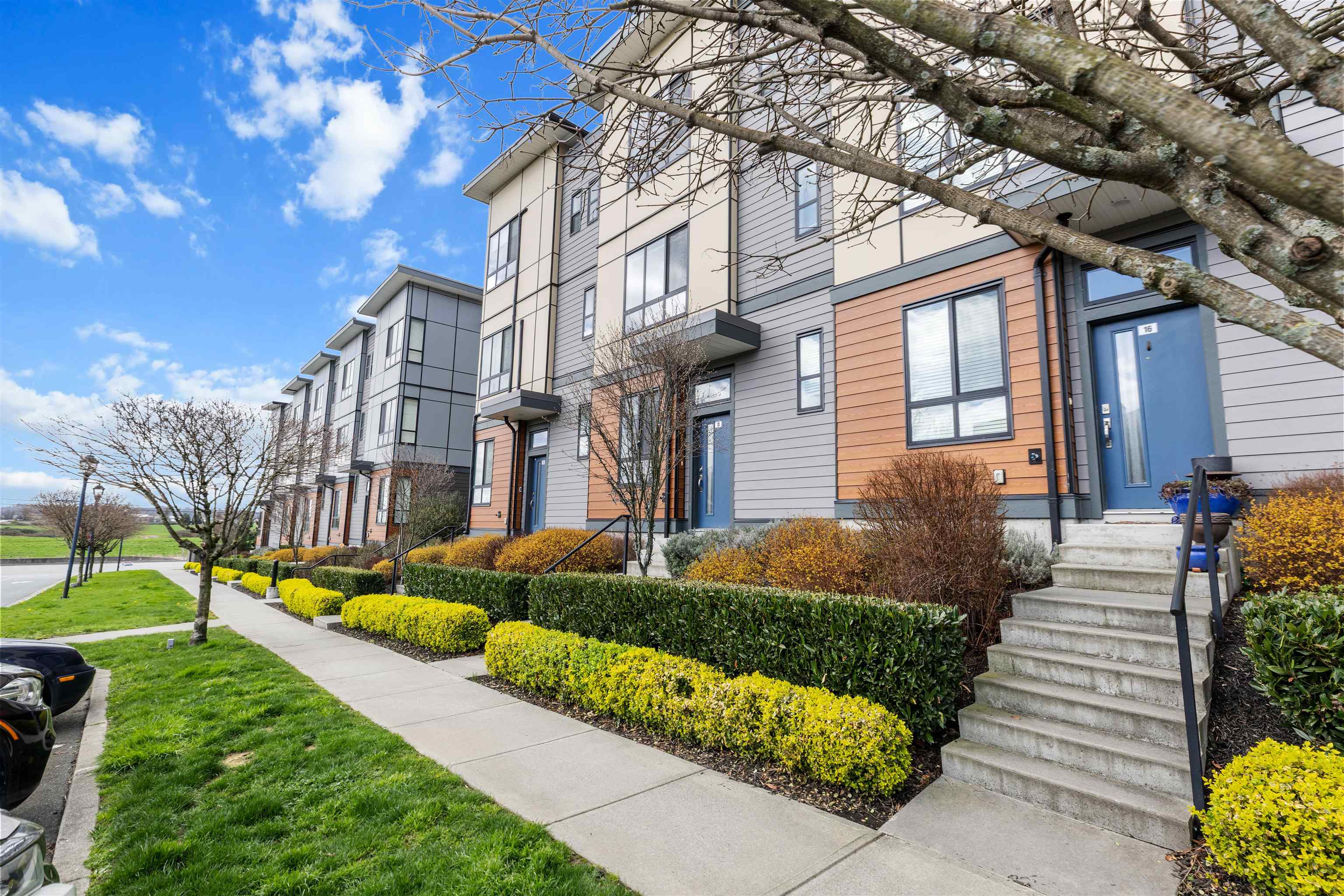 15 1938 NORTH PARALLEL ROAD, R3102917, BC,