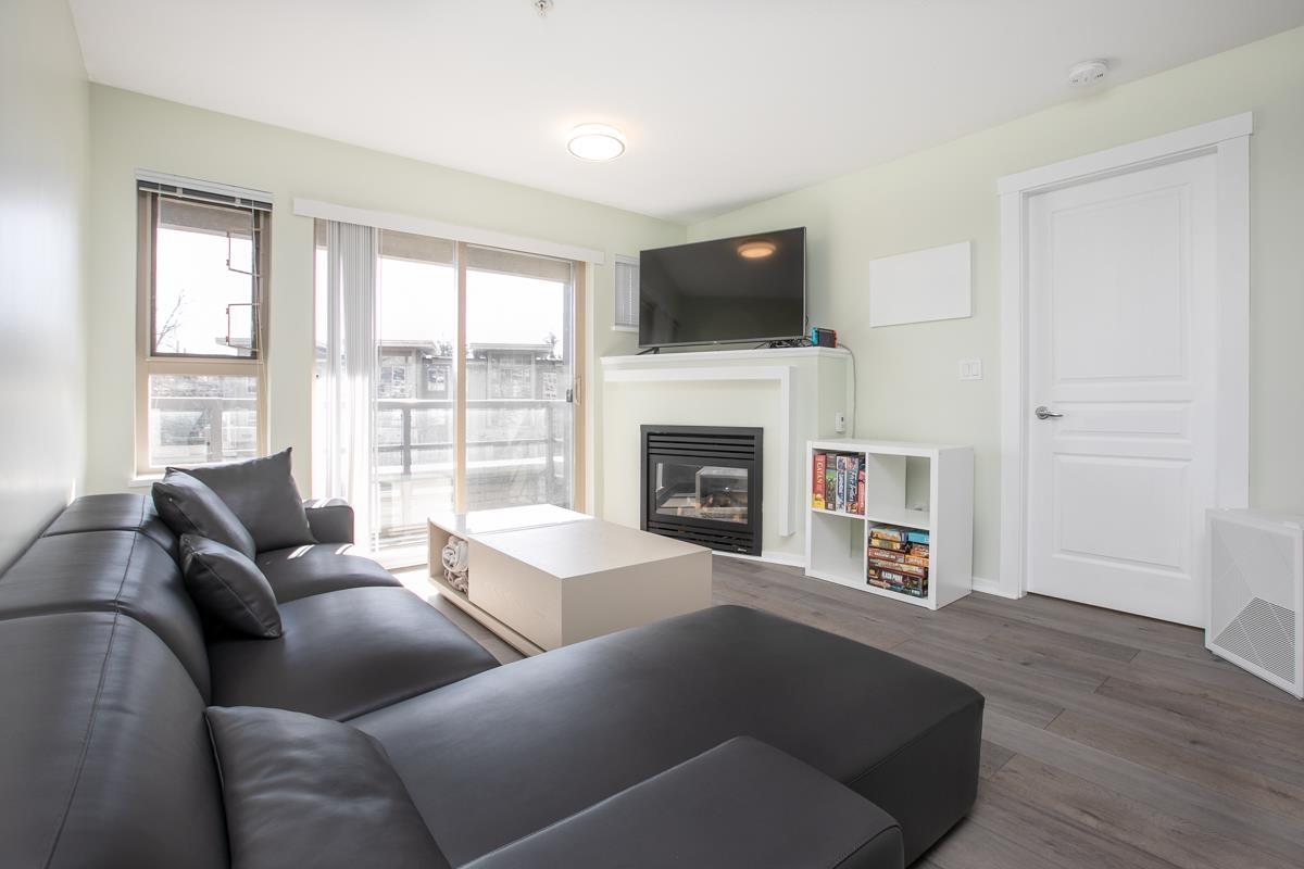 401 9319 UNIVERSITY CRESCENT, R3102941, BC,