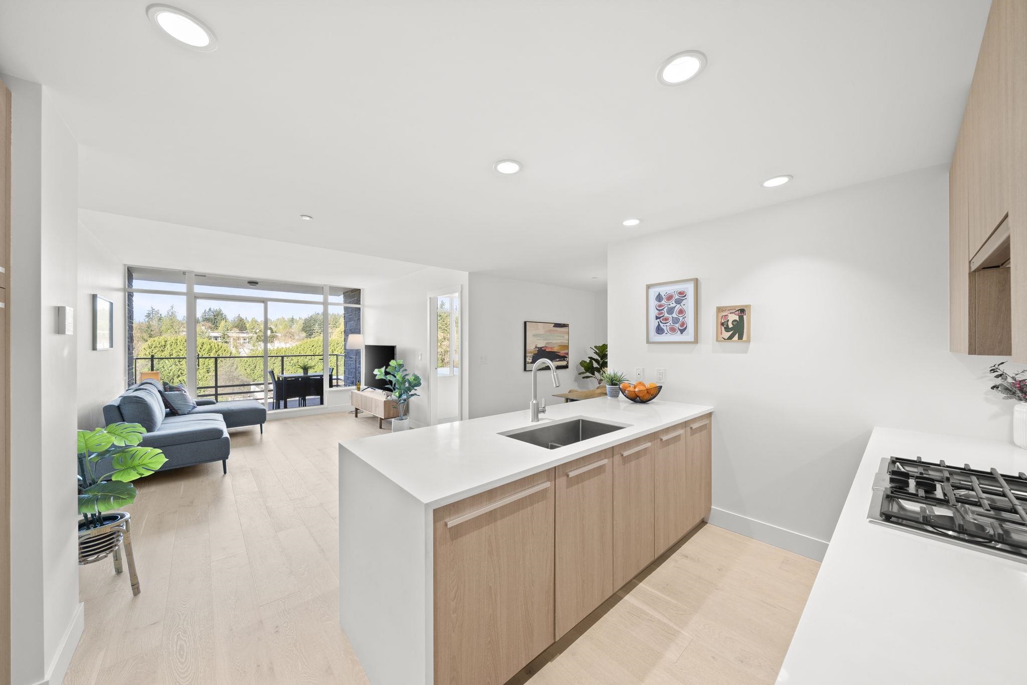 404 1210 27TH STREET, R3103073, BC,