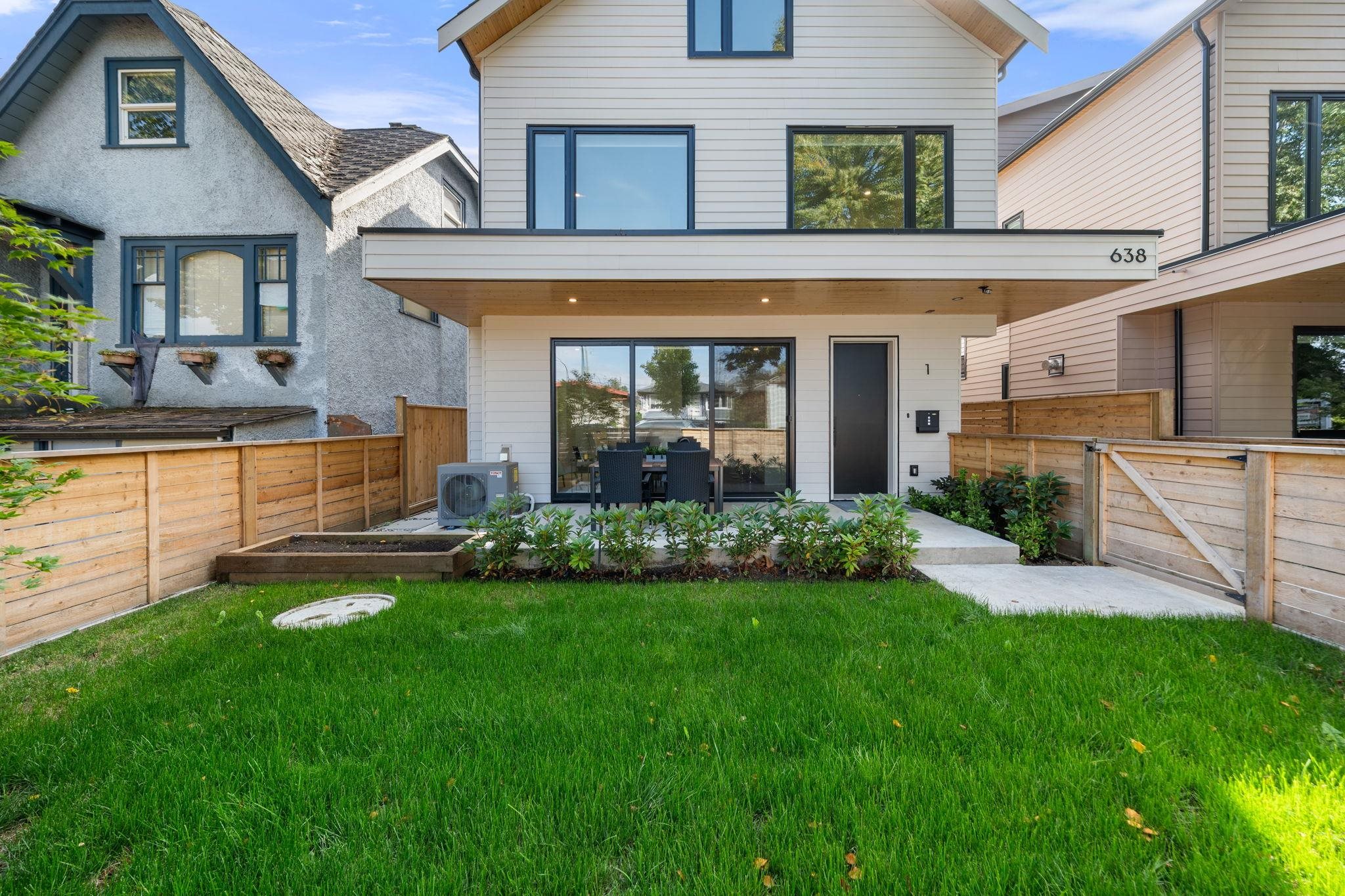 1 638 46TH AVENUE, R3103083, BC,