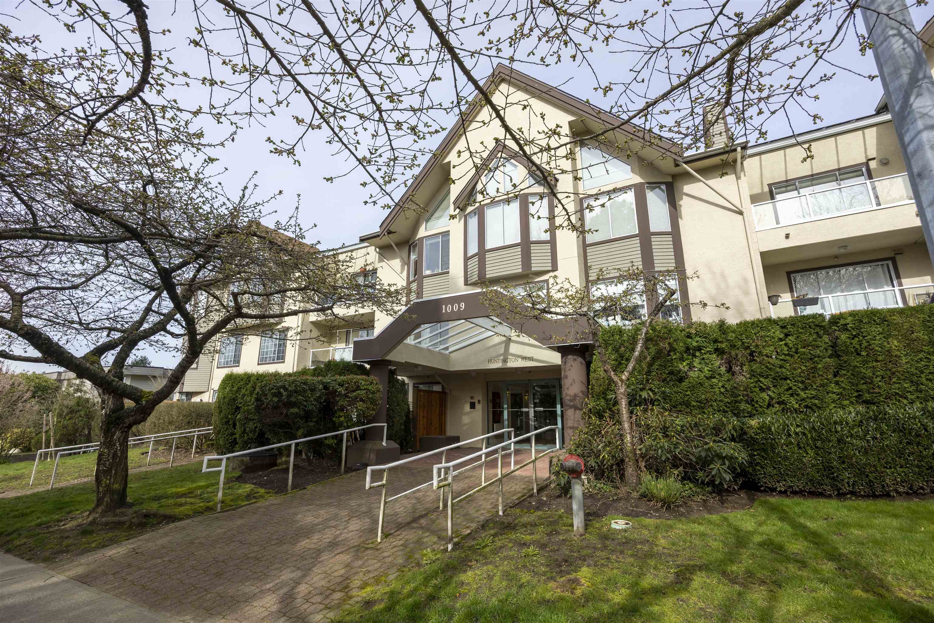 304 1009 HOWAY STREET, R3103107, BC,