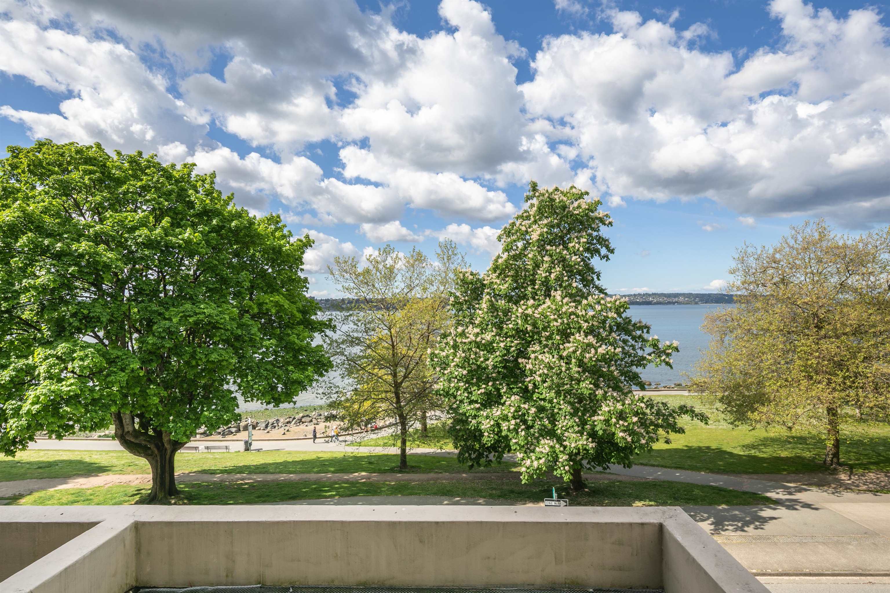 302 2015 BEACH AVENUE, R3103187, BC,