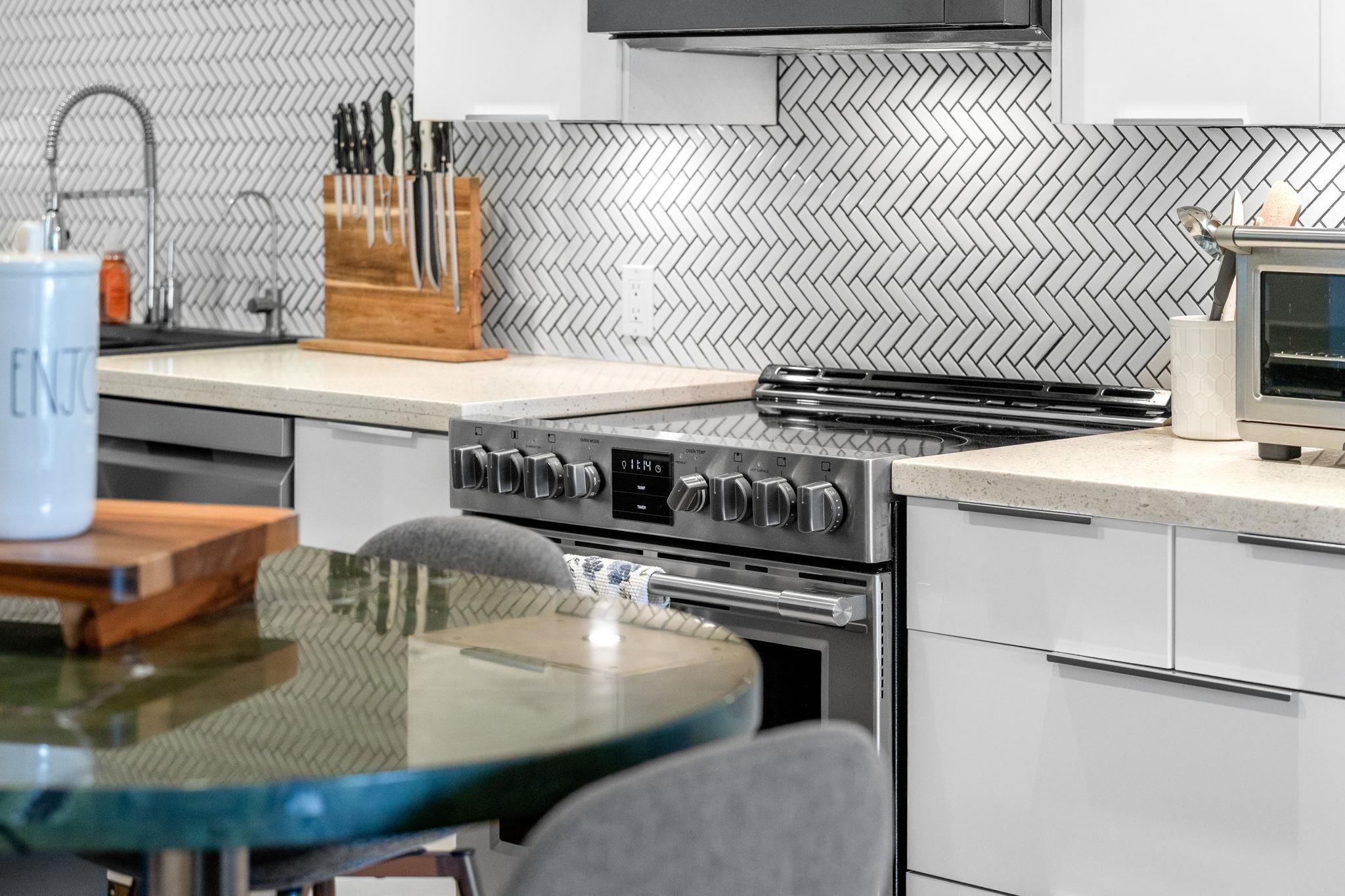 MLS® listing #R3103412 for sale located at 203 1066 13TH AVENUE