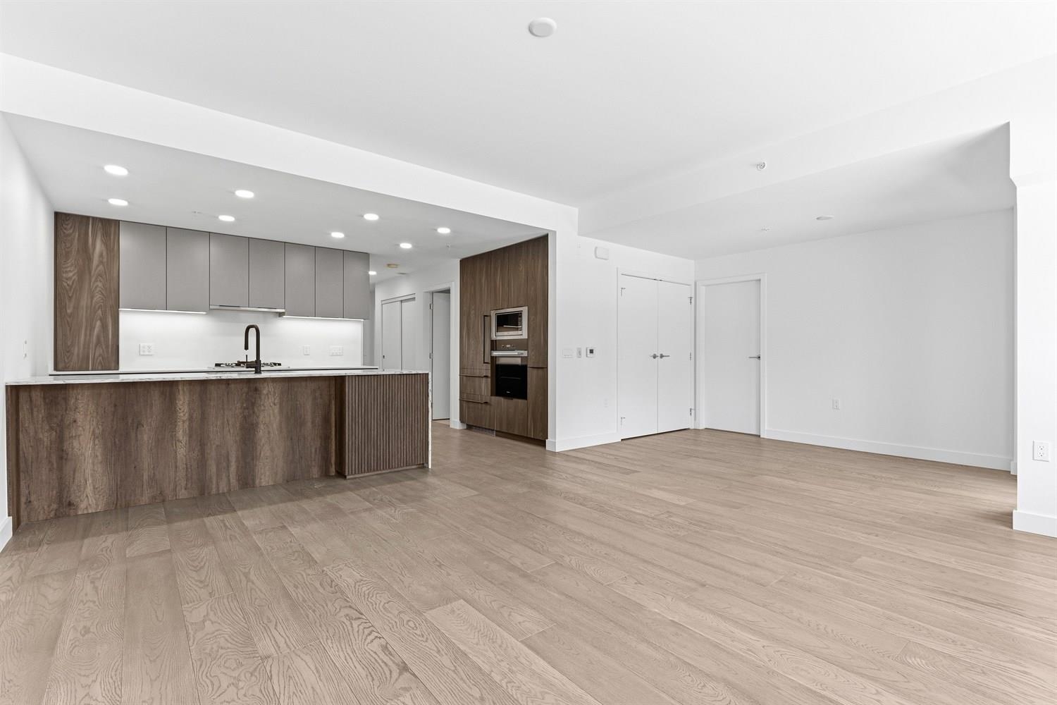 203 3590 39TH AVENUE, R3103558, BC,