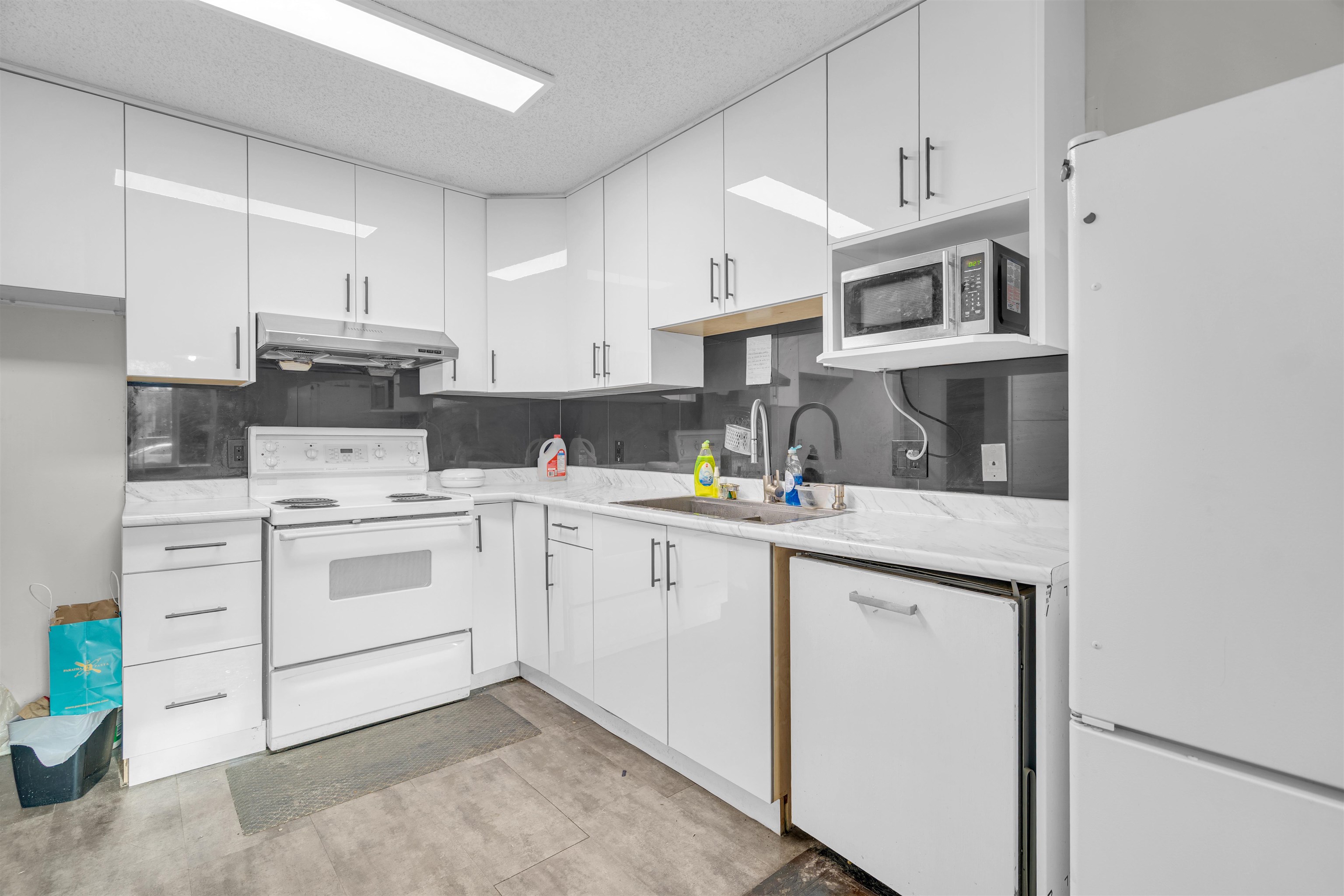 13335 70B AVENUE, Surrey BC V3W 7Z3, R3104040, BC,