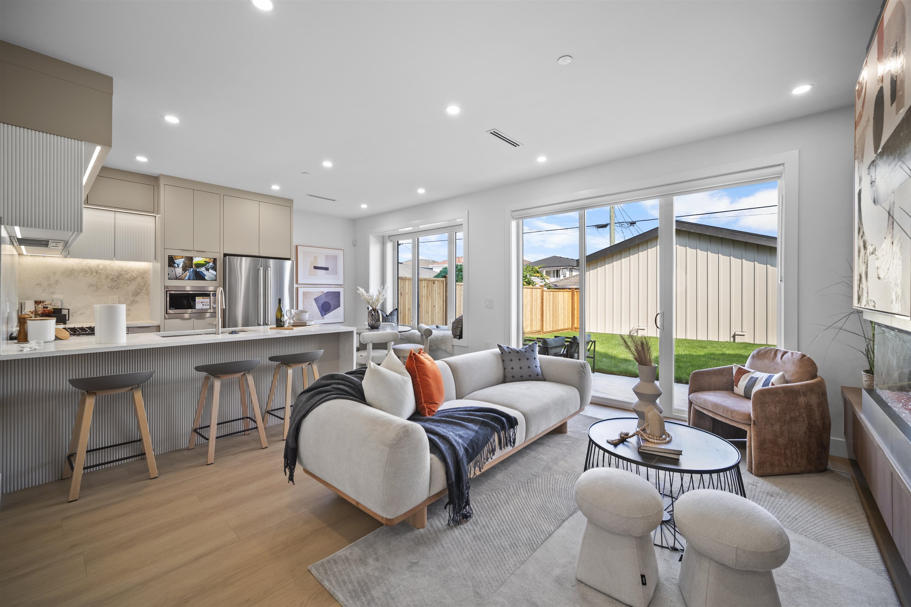 2 3563 25TH AVENUE, R3104046, BC,