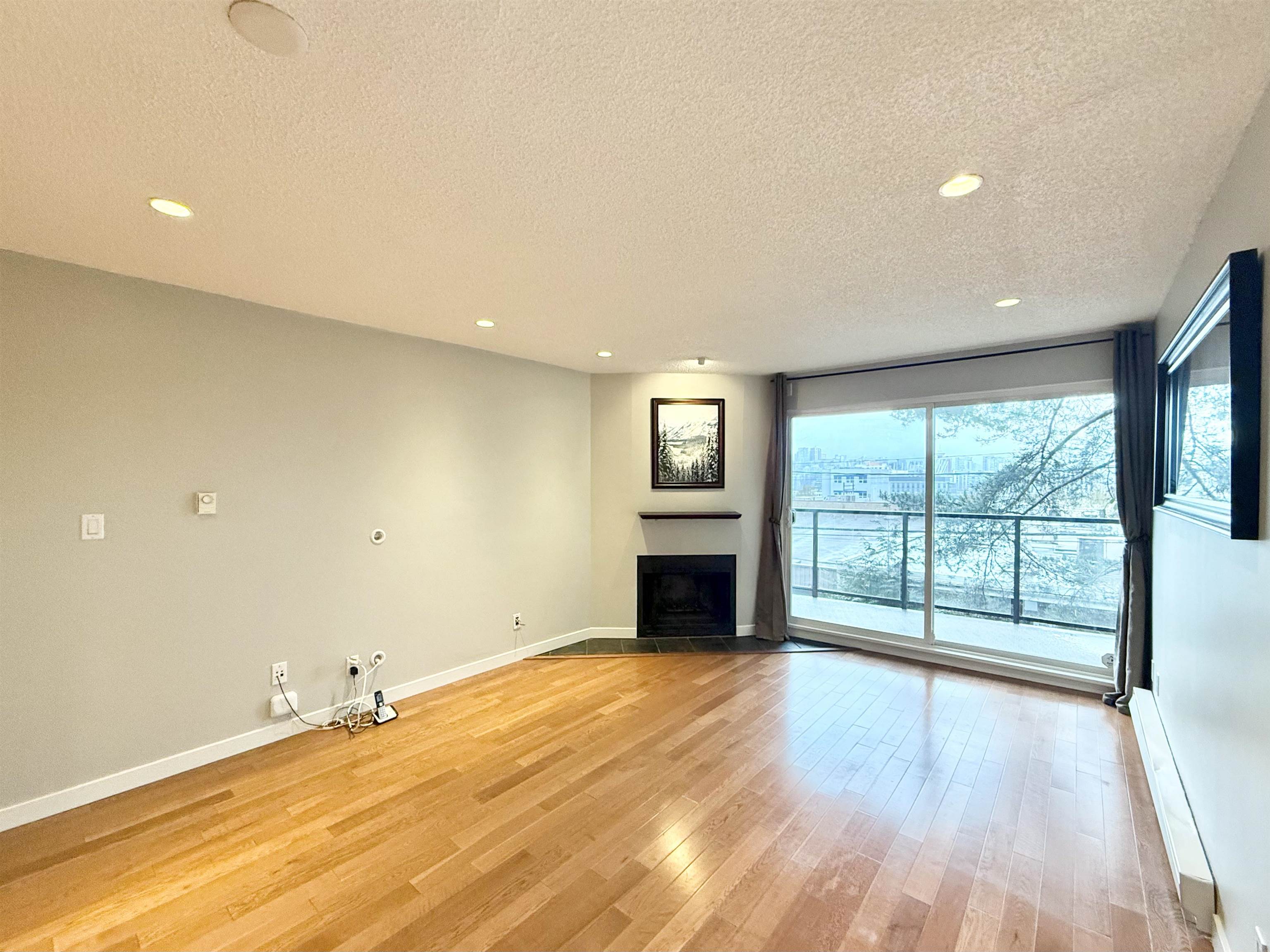 203 111 10TH W, R3104117, BC,