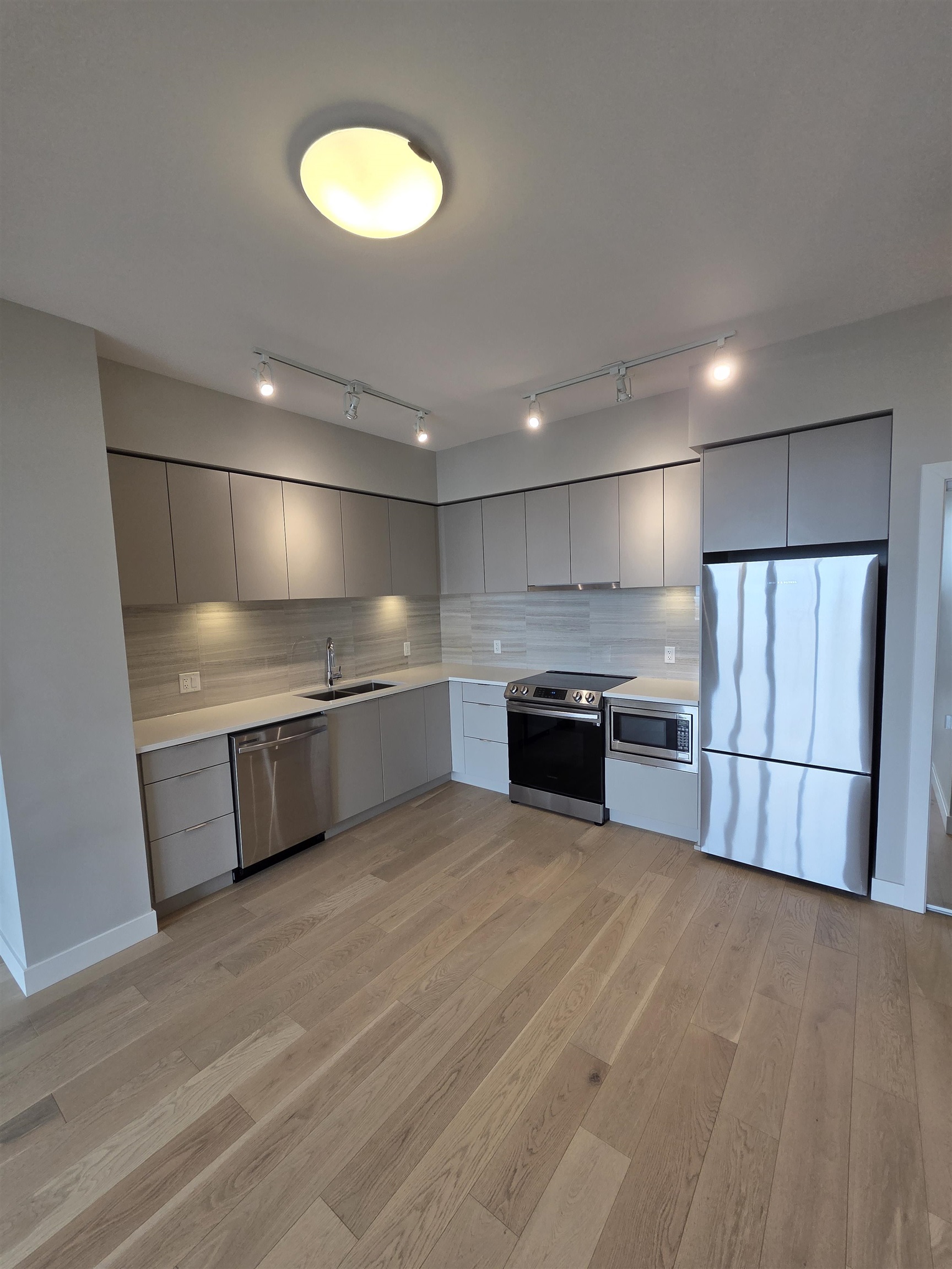 801 8761 UNIVERSITY CRESCENT, R3104211, BC,